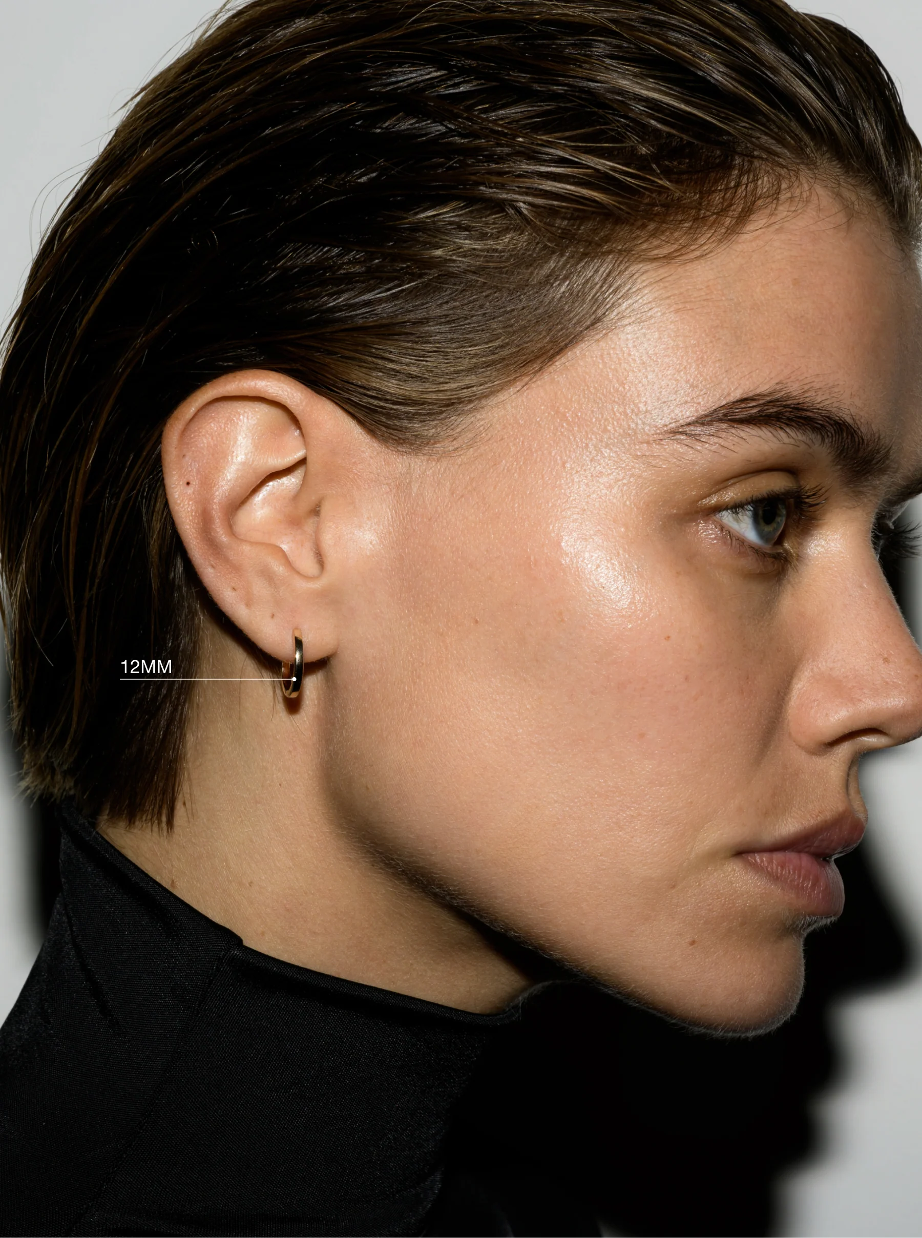 Dorsey - 14K PLAIN HUGGIE EARRING - Image 6
