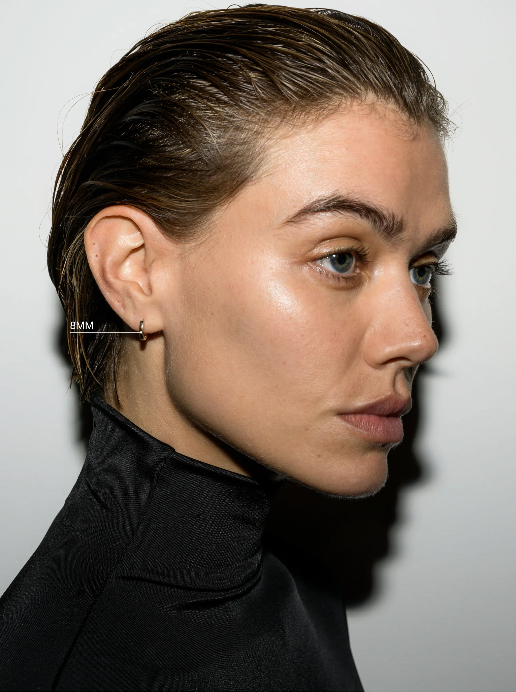 Dorsey - 14K PLAIN HUGGIE EARRING - Image 4