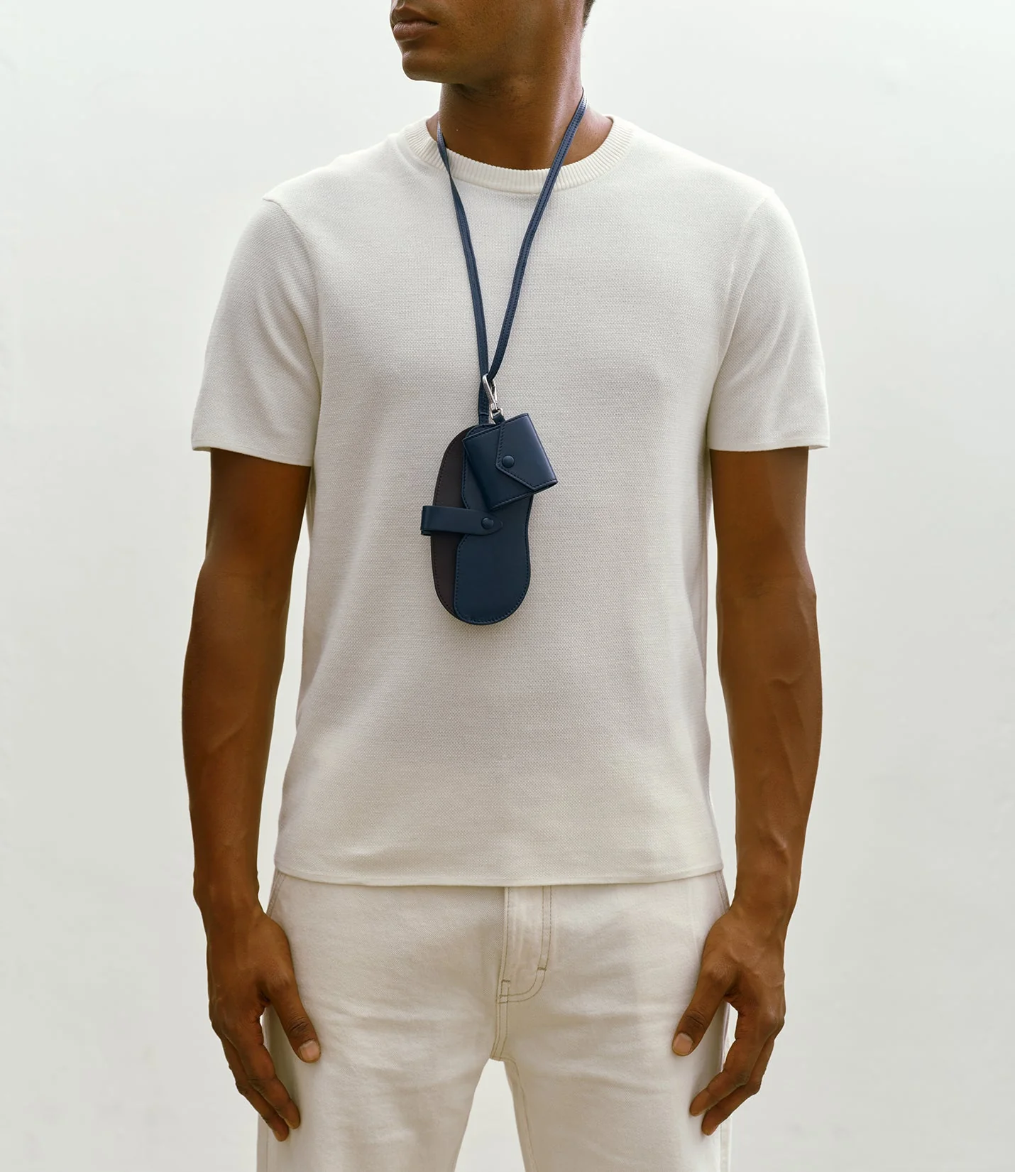 Metier - Airpods Case Buttery Nappa Sapphire - Image 5