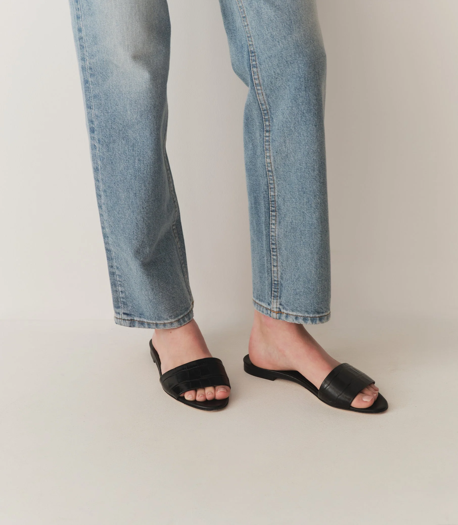 DÔEN - ANGELICA SANDAL -- BLACK FAUX CROC - Image 2
