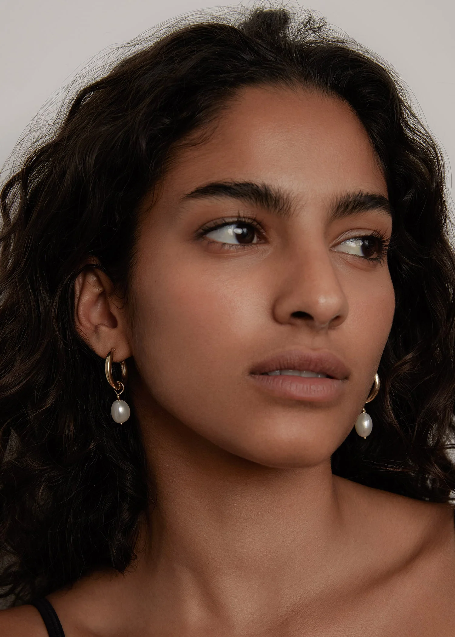 Kinn - Baroque Pearl Hoop Earrings - Image 3