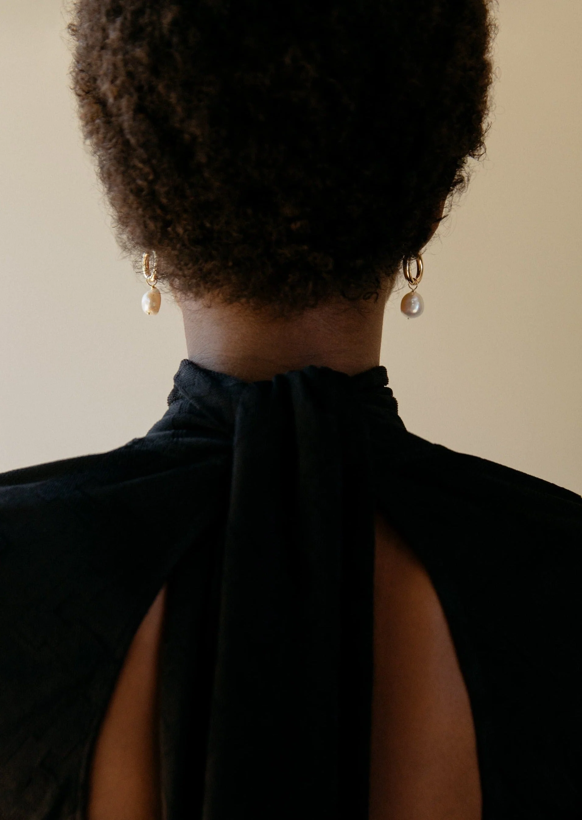 Kinn - Baroque Pearl Hoop Earrings - Image 5