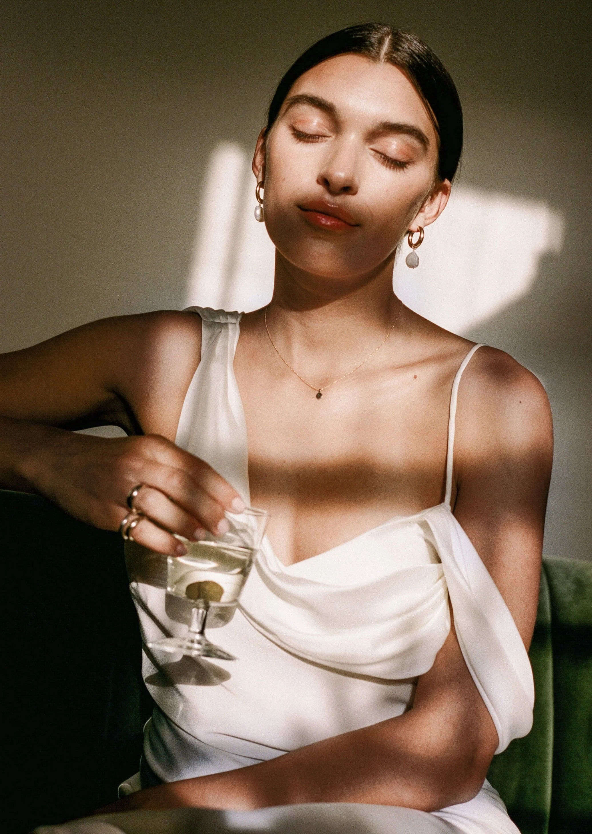 Kinn - Baroque Pearl Hoop Earrings - Image 8