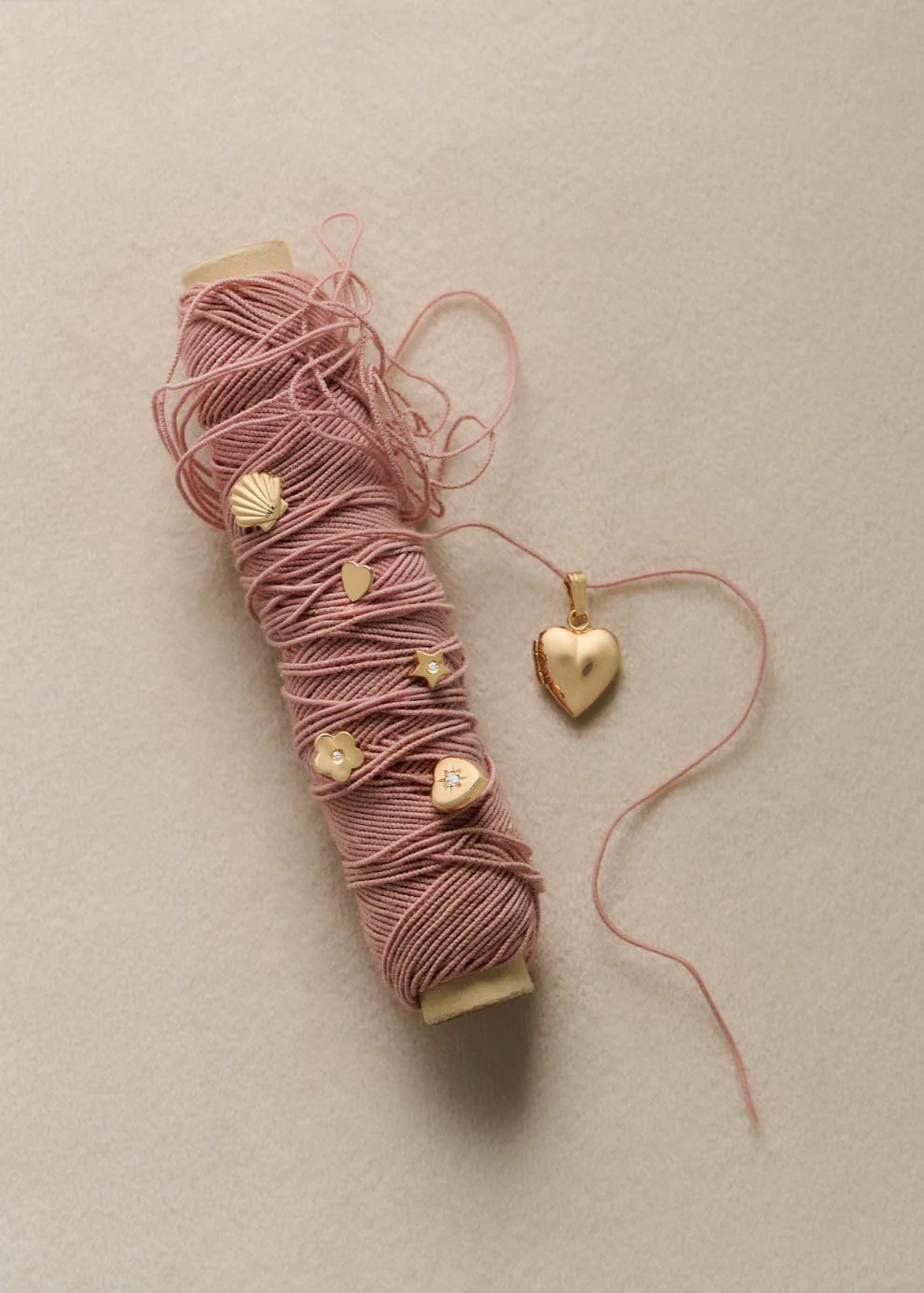 Kinn - Bébé Shell Stud Earrings - Image 3