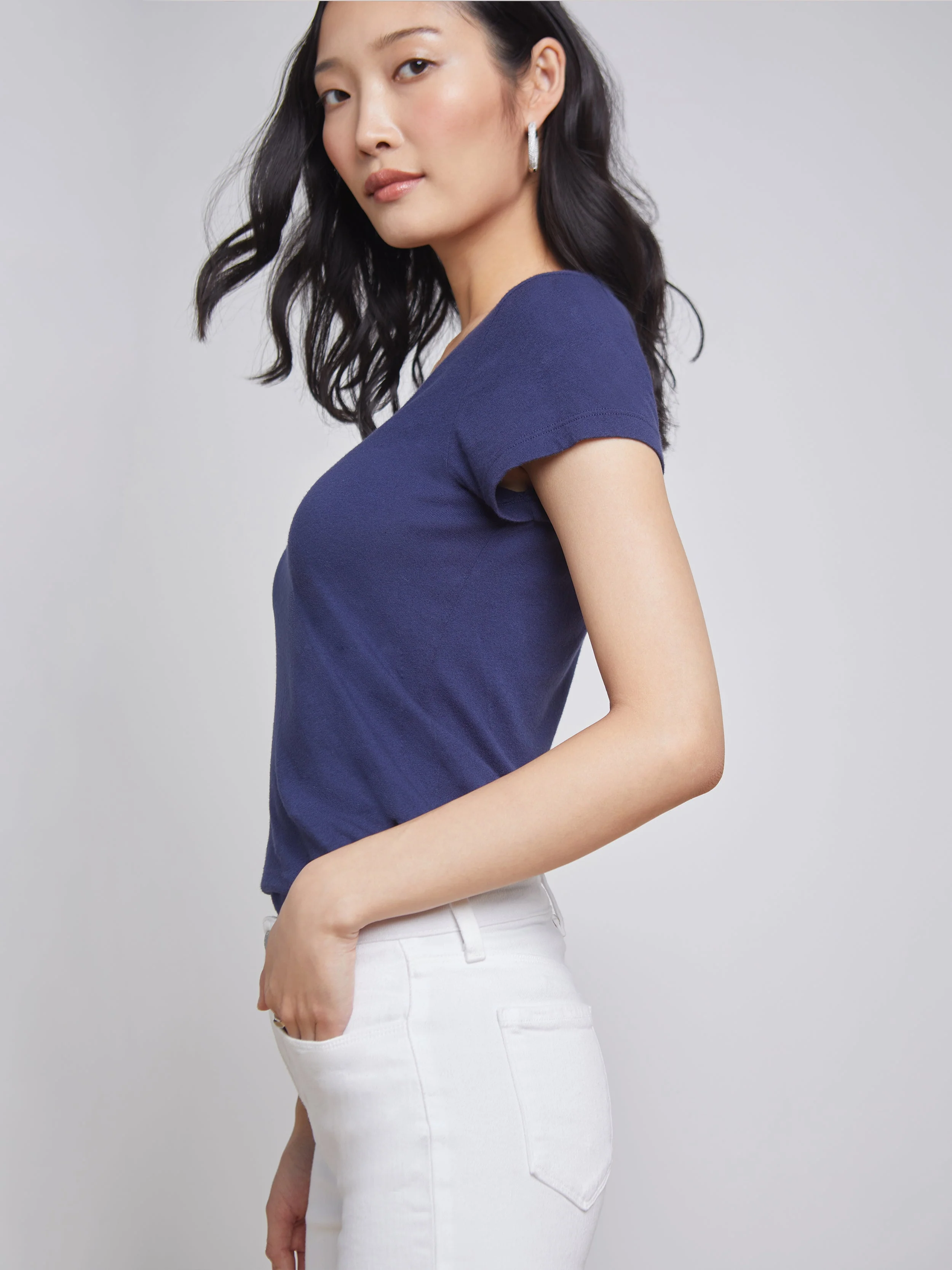 L'AGENCE - Becca Cotton V - Neck Tee - Image 2