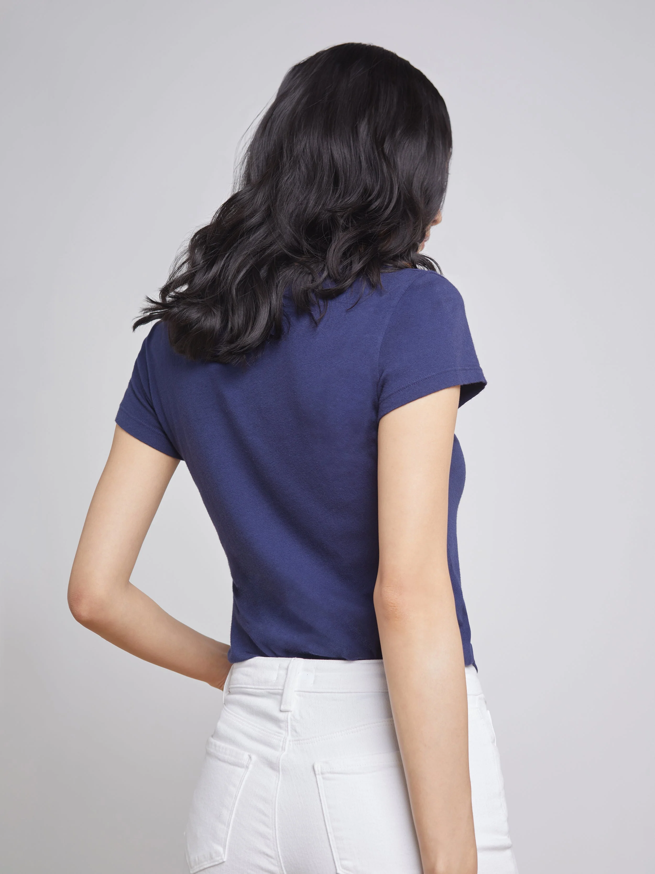 L'AGENCE - Becca Cotton V - Neck Tee - Image 3