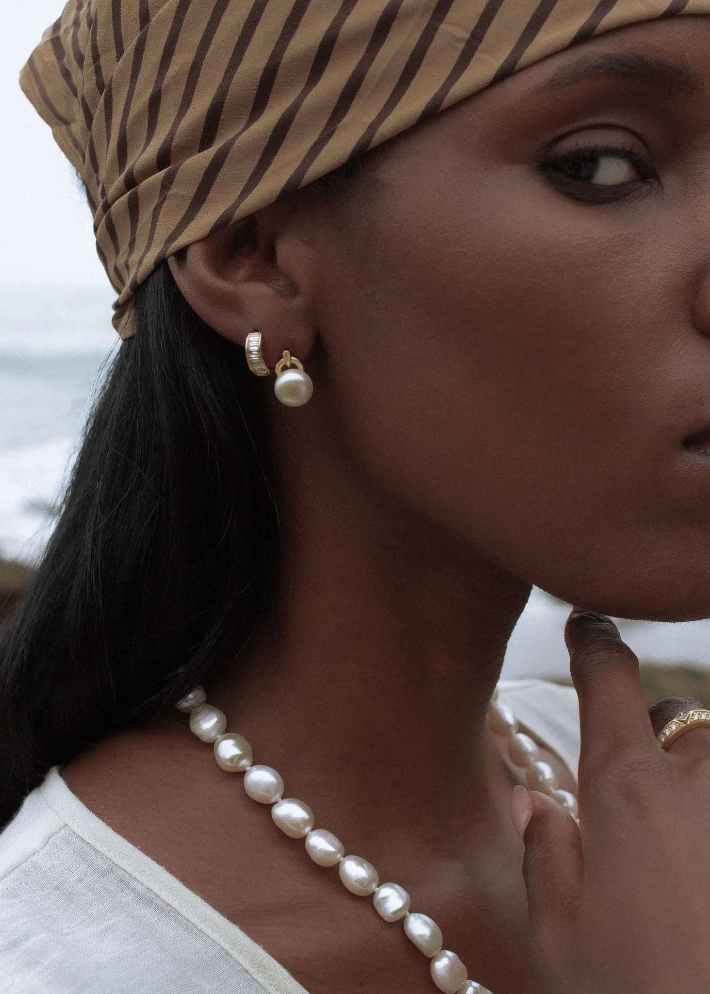 Kinn - Bobbi Baguette Diamond Huggie Earrings - Image 2