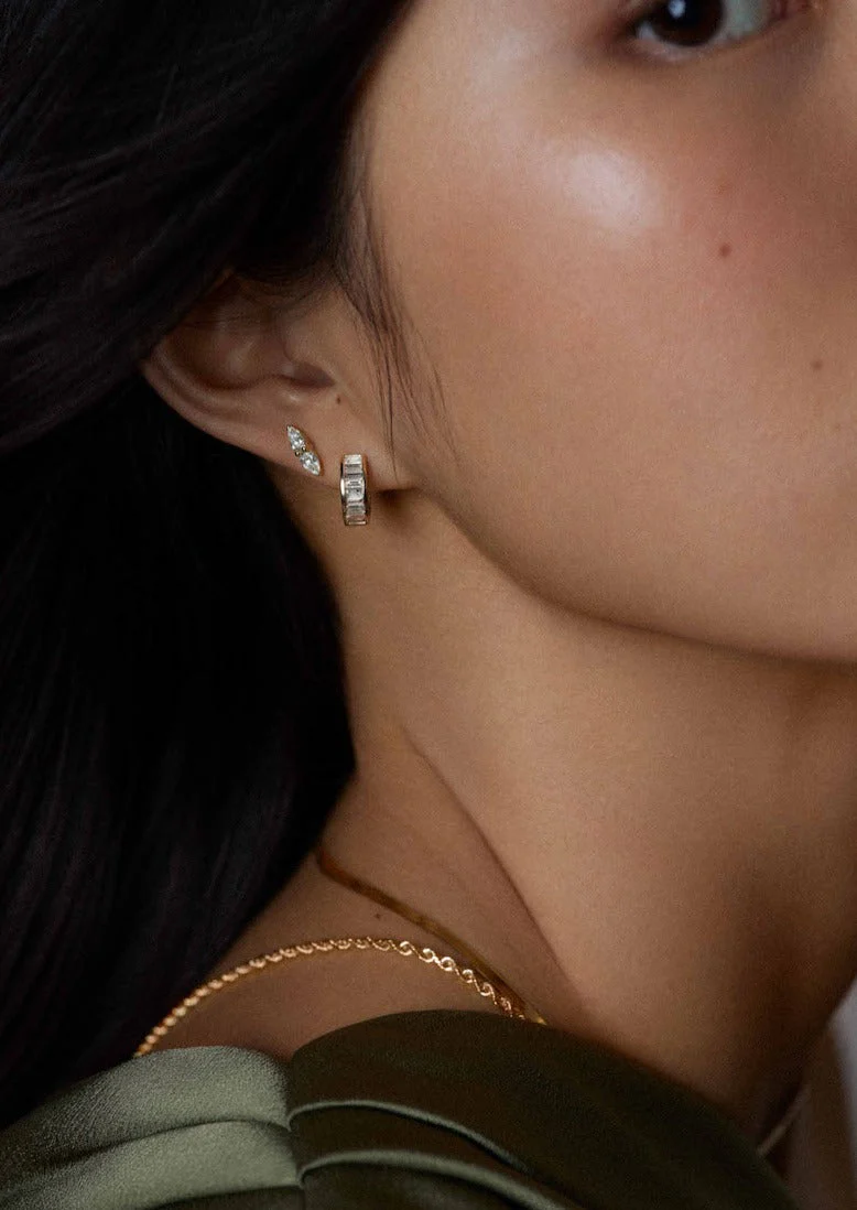 Kinn - Bobbi Baguette Diamond Huggie Earrings - Image 4