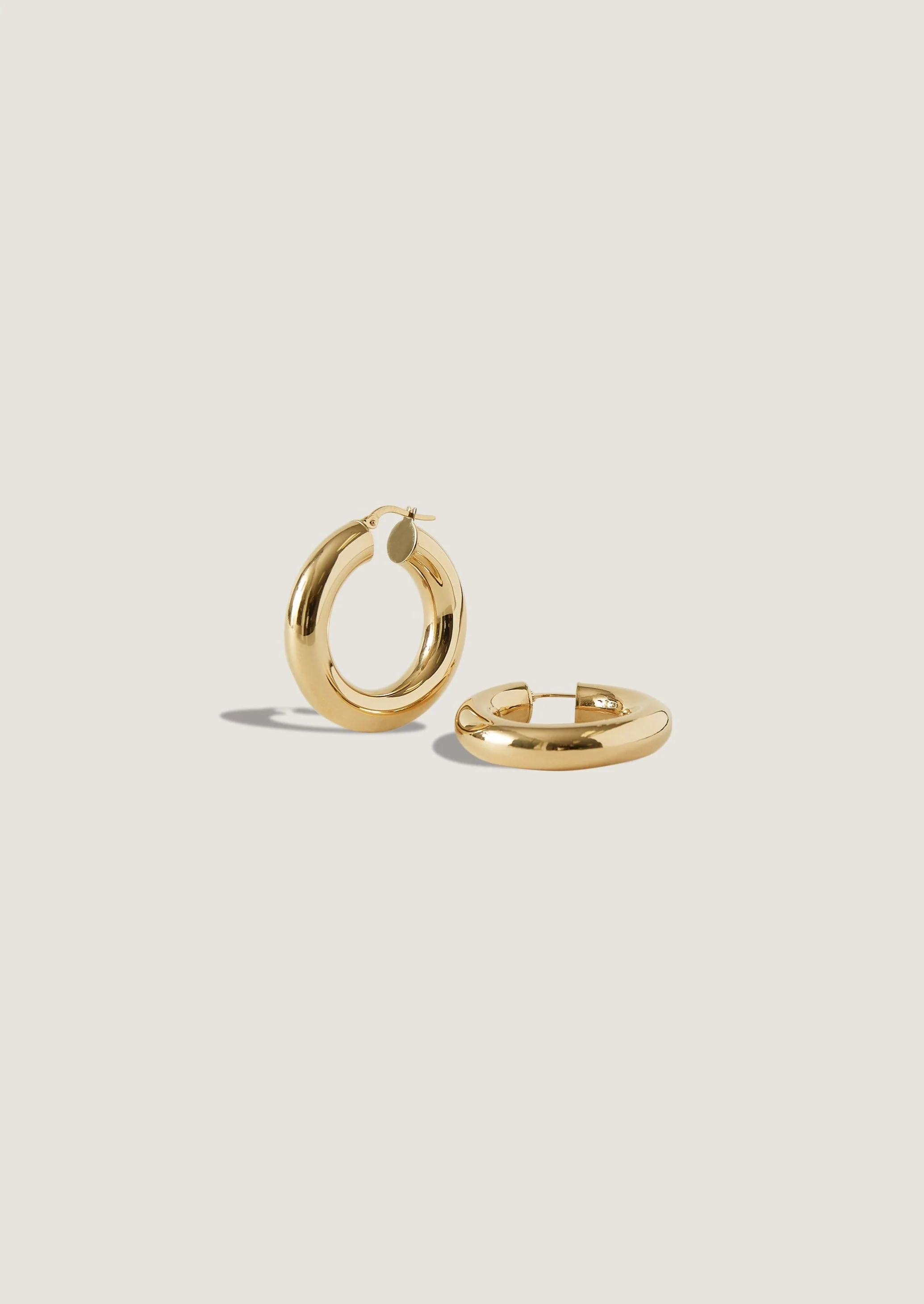 Kinn - Bold Hoop Earrings Medium - Image 3
