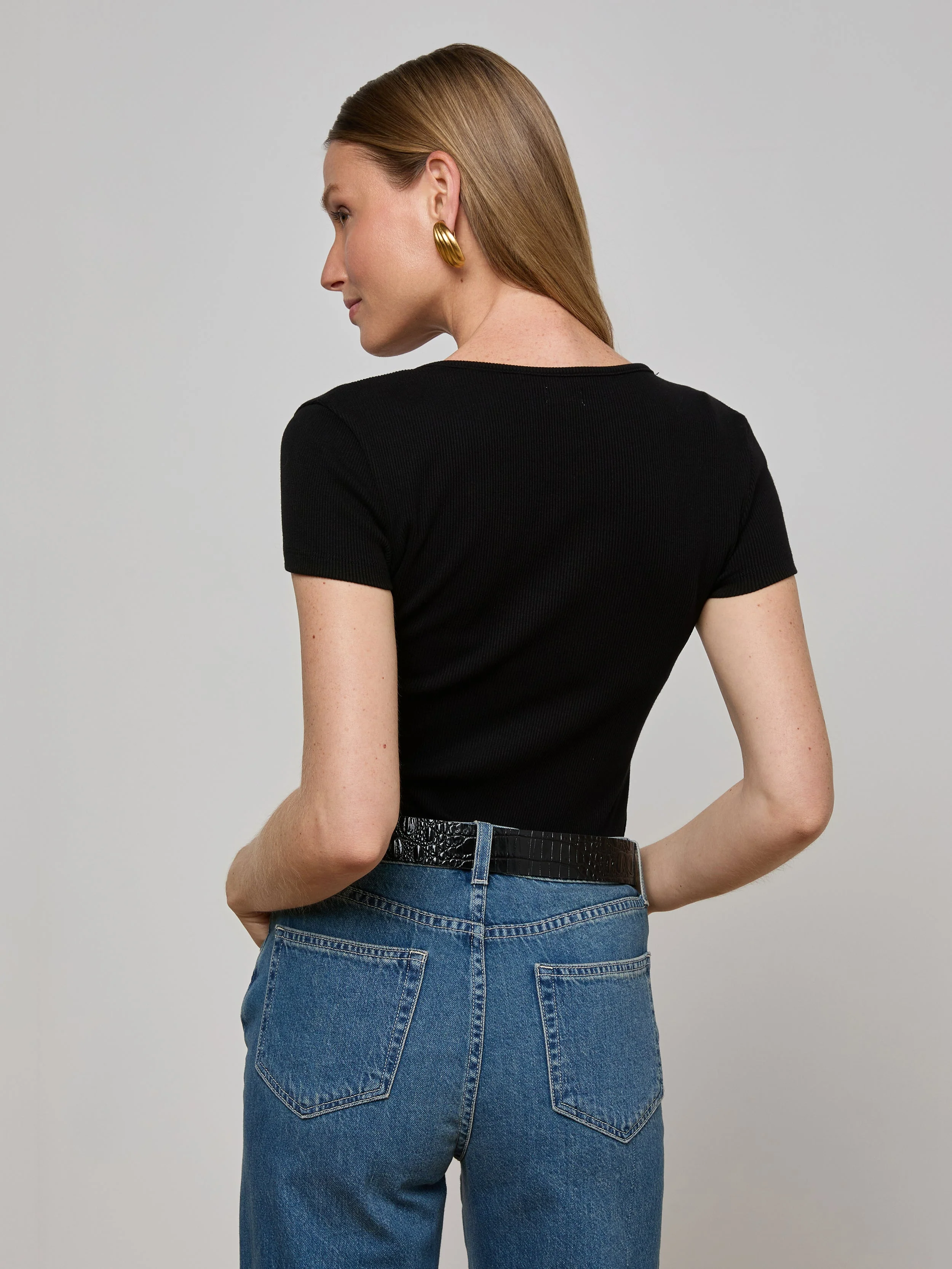 L'AGENCE - Brynlee Scoopneck Tee - Image 4