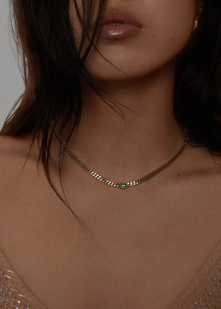 Kinn - Capri Curb Chain Necklace Emerald - Image 2