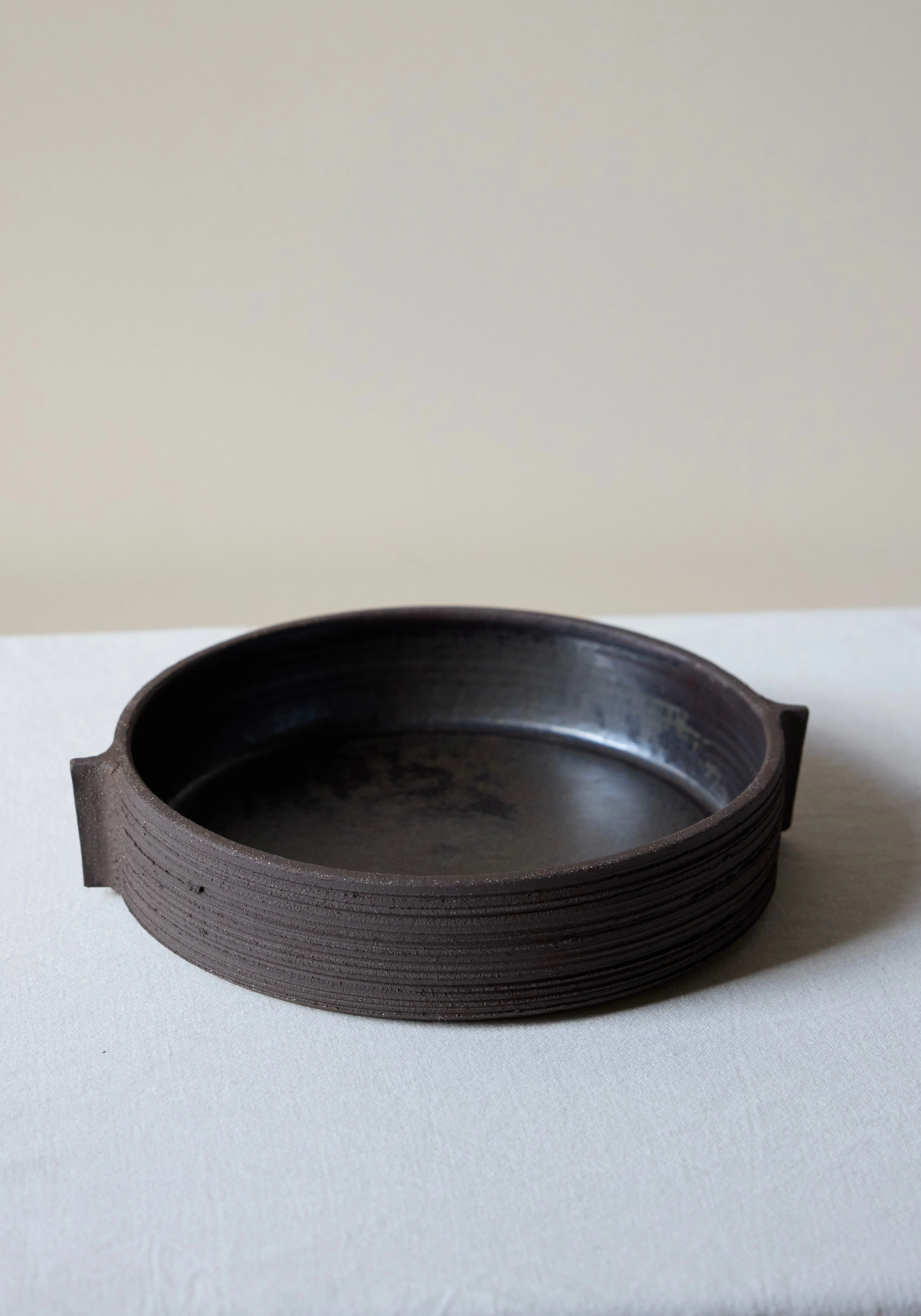 ROHE - Carved Ceramic Serving Plate | soil