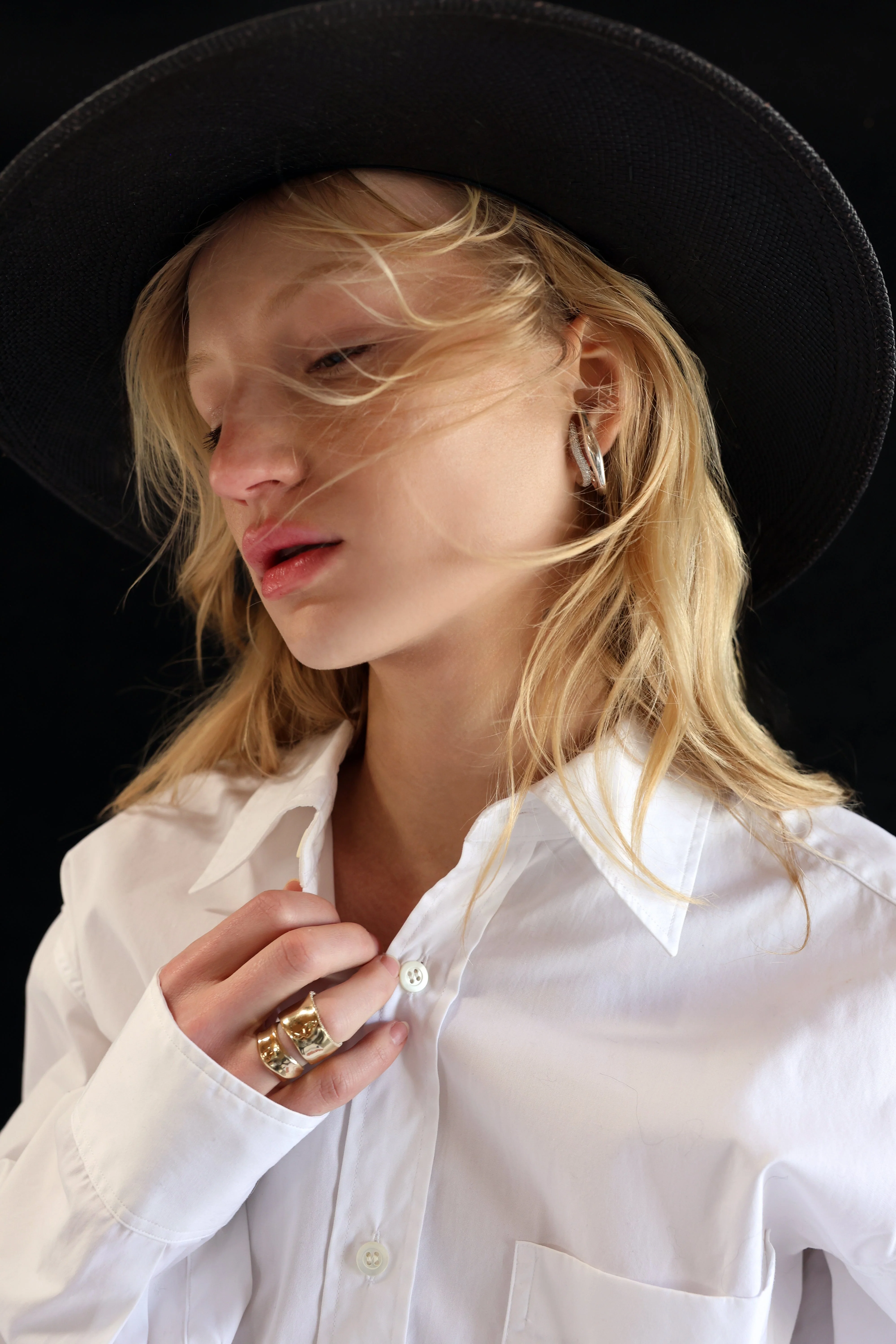 Kinn - Celia Ear Cuff/Ring Gold - Image 3