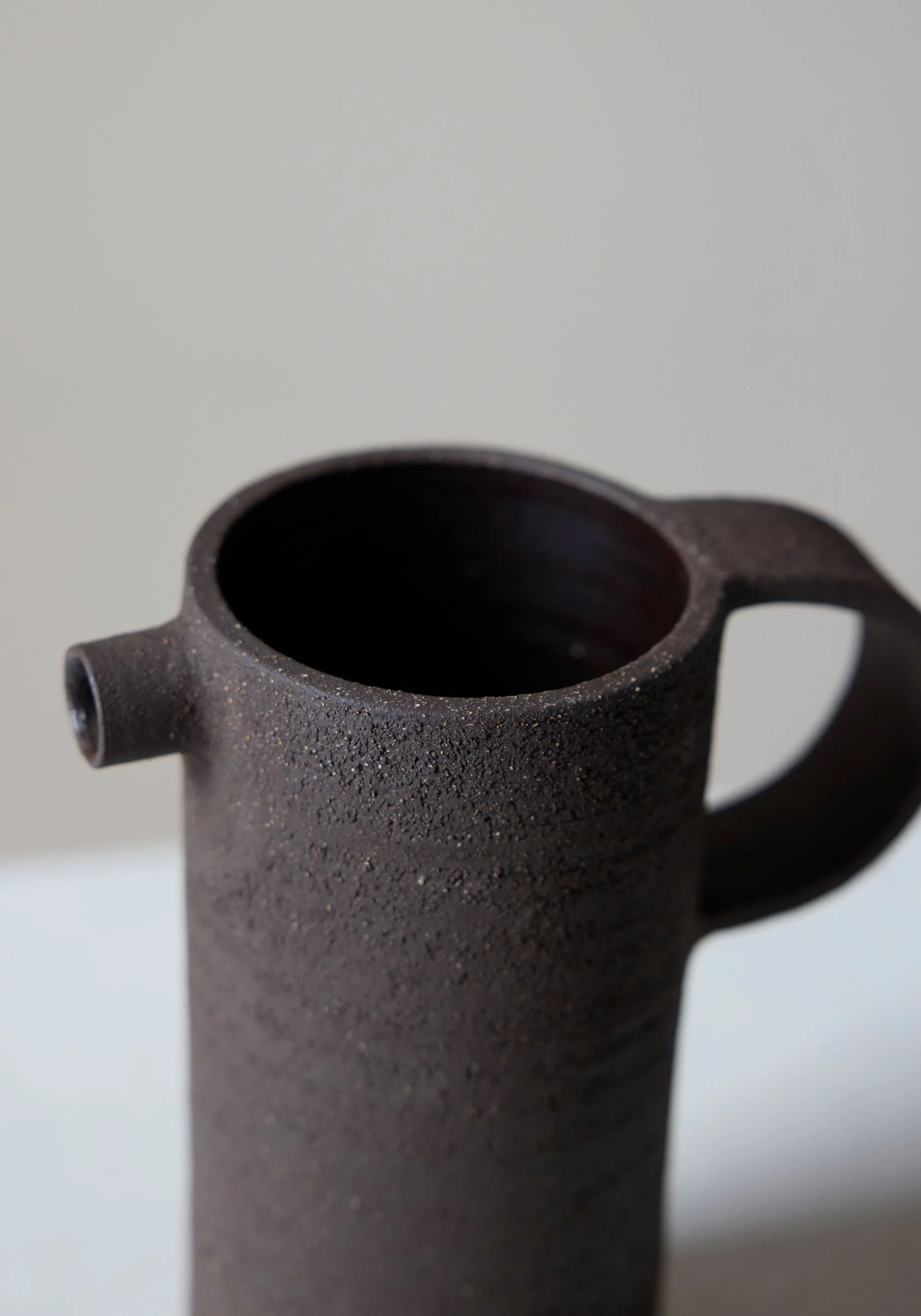 ROHE - Ceramic Carafe | soil - Image 2