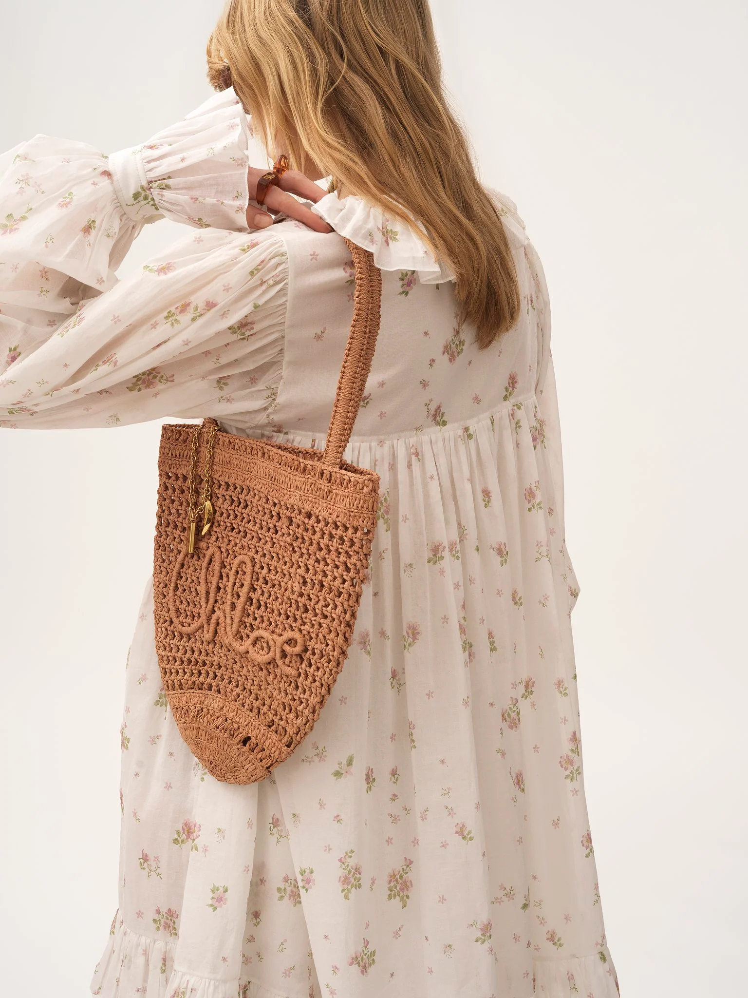 Chloé - Small Summer Banana tote bag in raffia - Image 4