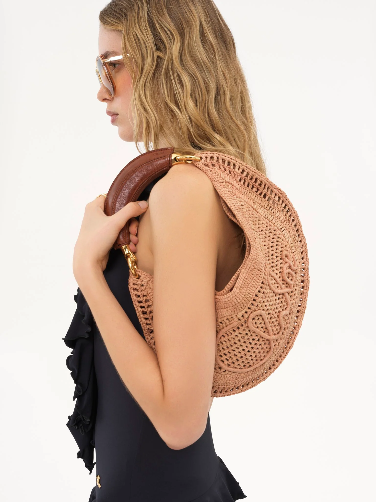 Chloé - Summer Banana hobo bag in raffia - Image 4