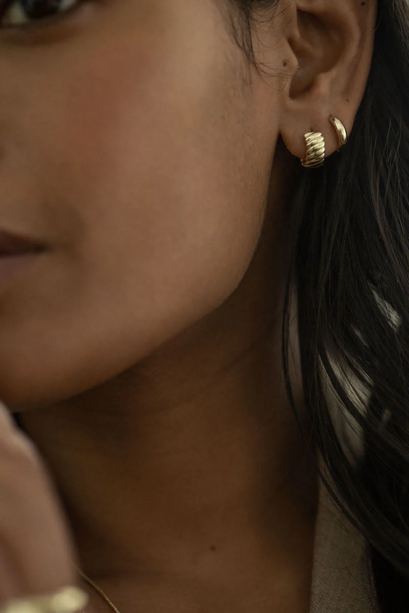 Kinn - Claudine Twist & Classic Huggie Earring Stack - Image 2