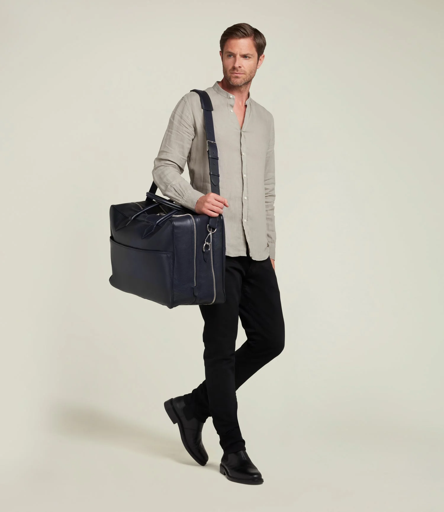 Metier - Closer Weekend Bag Buffalo Deep Navy - Image 5
