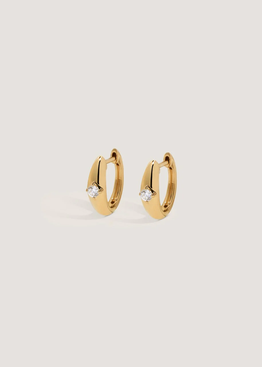 Kinn - Dare To Love Dome Huggie Earrings Diamond