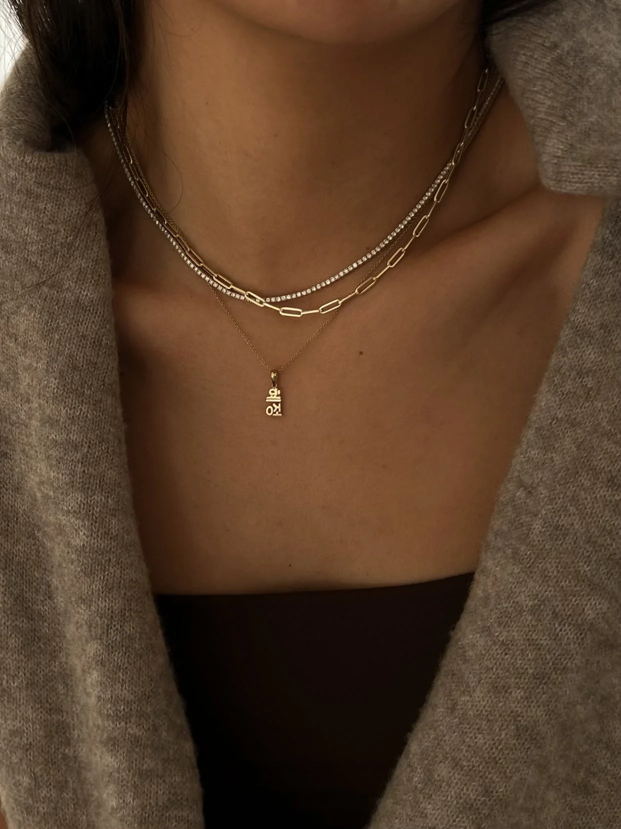 Kinn - Dear Kaia Vertical Nameplate Necklace - Image 3