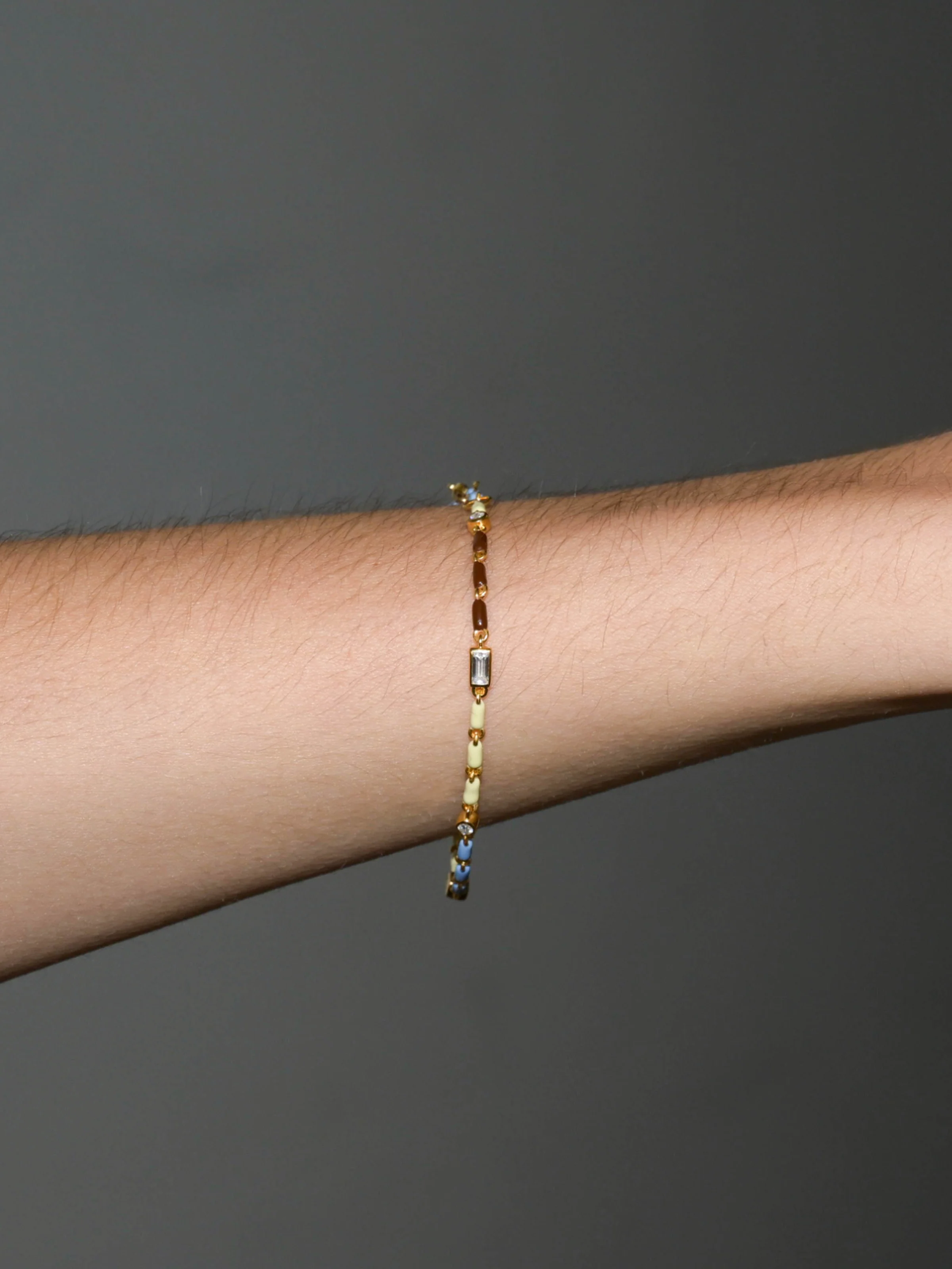 Dorsey - ENAMEL MOISSANITE BRACELET IN LUNE, 18K GOLD VERMEIL - Image 2
