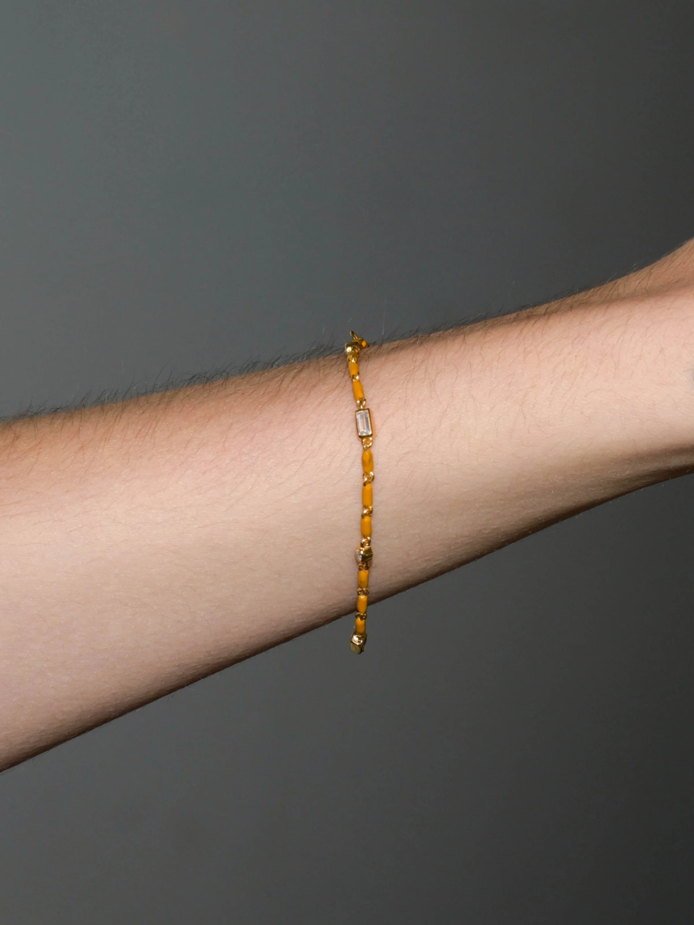 Dorsey - ENAMEL MOISSANITE BRACELET IN MOUTARDE, 18K GOLD VERMEIL - Image 2