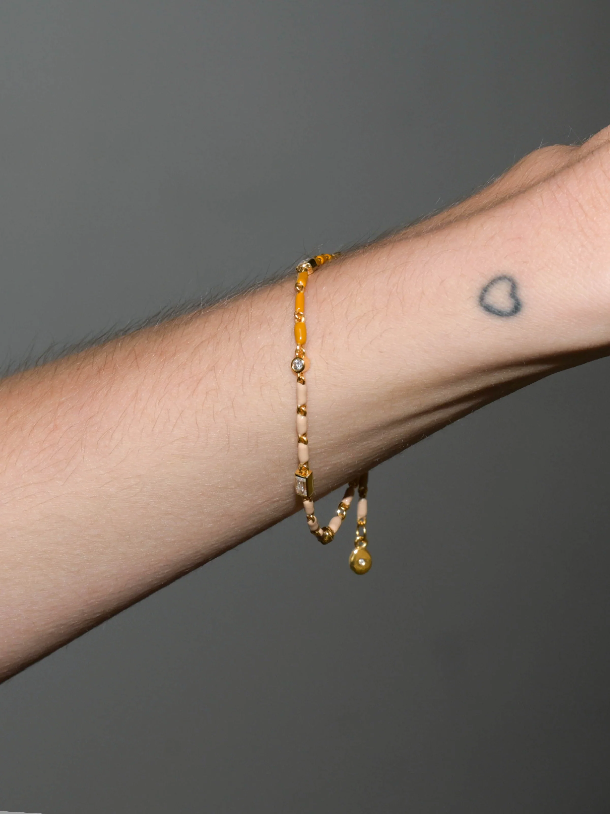 Dorsey - ENAMEL MOISSANITE BRACELET IN NATUREL, 18K GOLD VERMEIL - Image 2