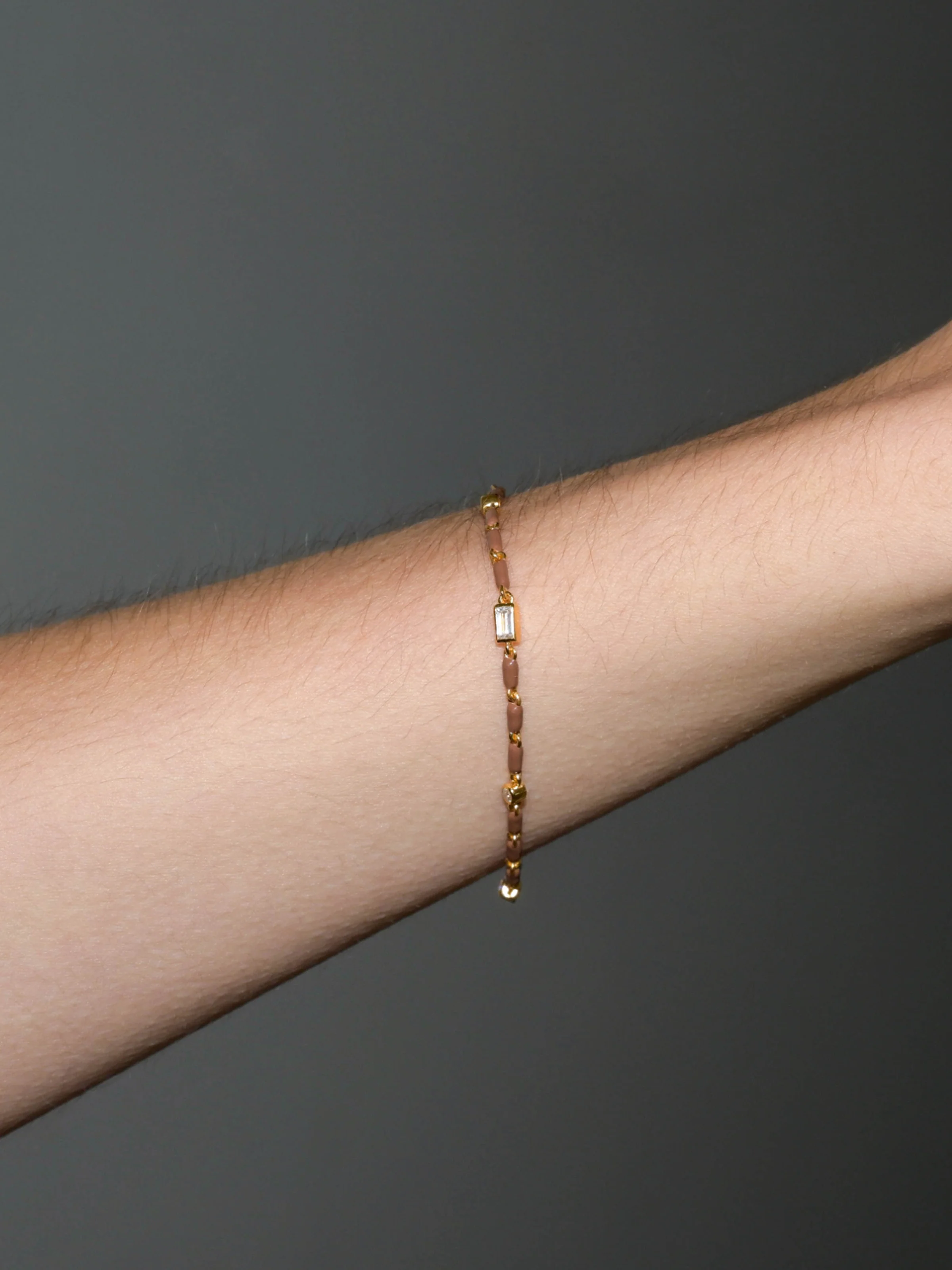 Dorsey - ENAMEL MOISSANITE BRACELET IN NOISETTE, 18K GOLD VERMEIL - Image 2