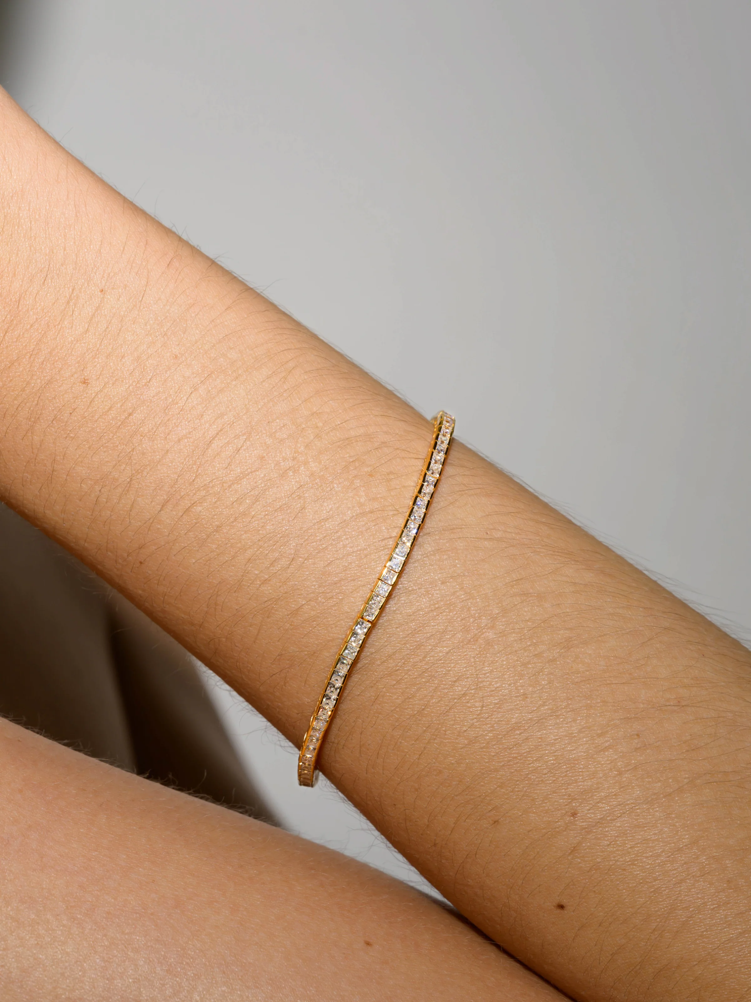 Dorsey - PRINCESS - CUT RIVIÈRE BRACELET IN 2MM MOISSANITE, 18K GOLD VERMEIL - Image 3