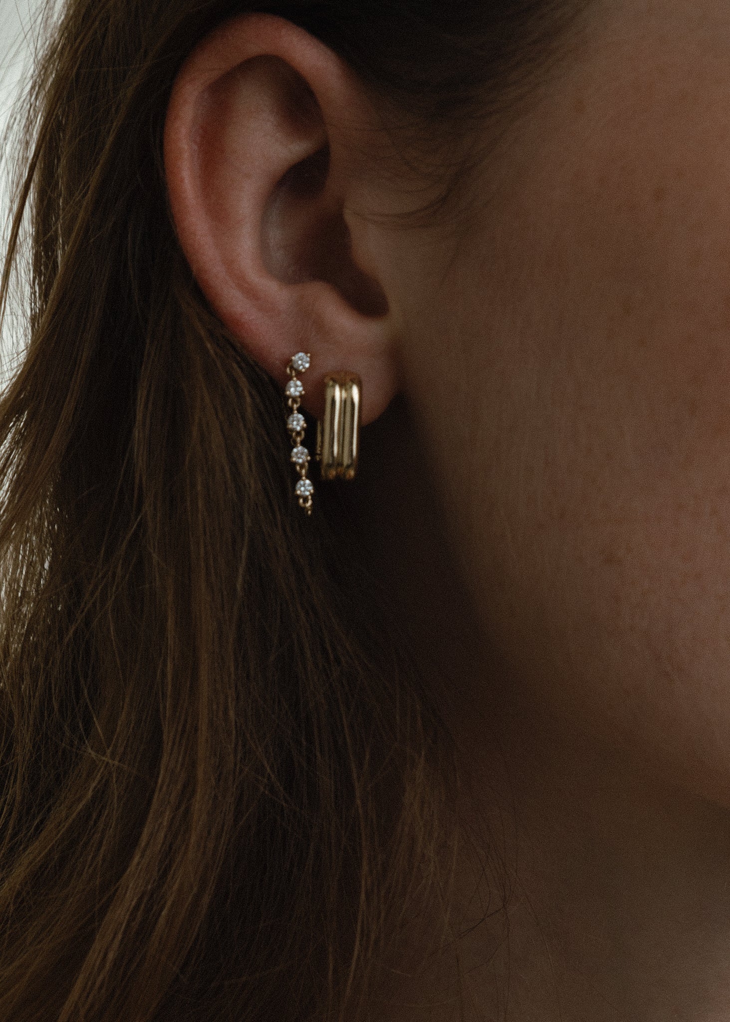 Kinn - Duet Huggie Earrings - Image 2