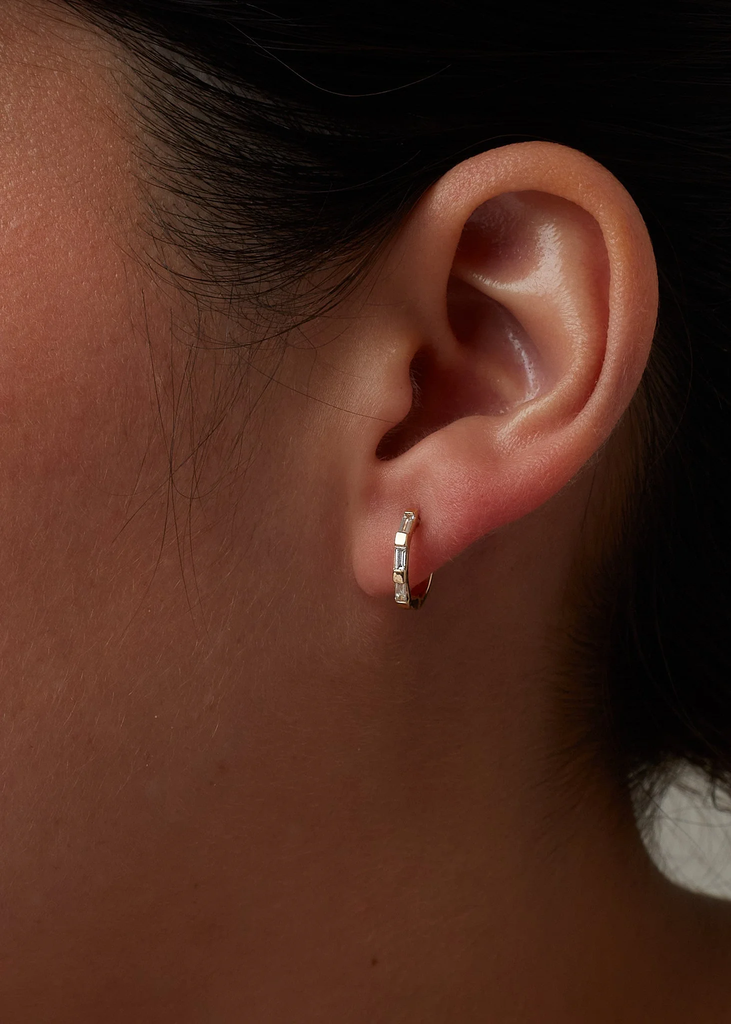 Kinn - Ellie Baguette Huggie Earrings Diamond - Image 6