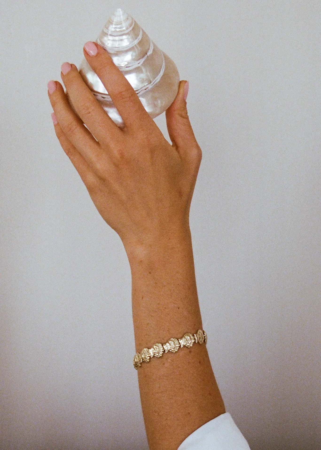 Kinn - Eternity Shell Bracelet Gold - Image 2