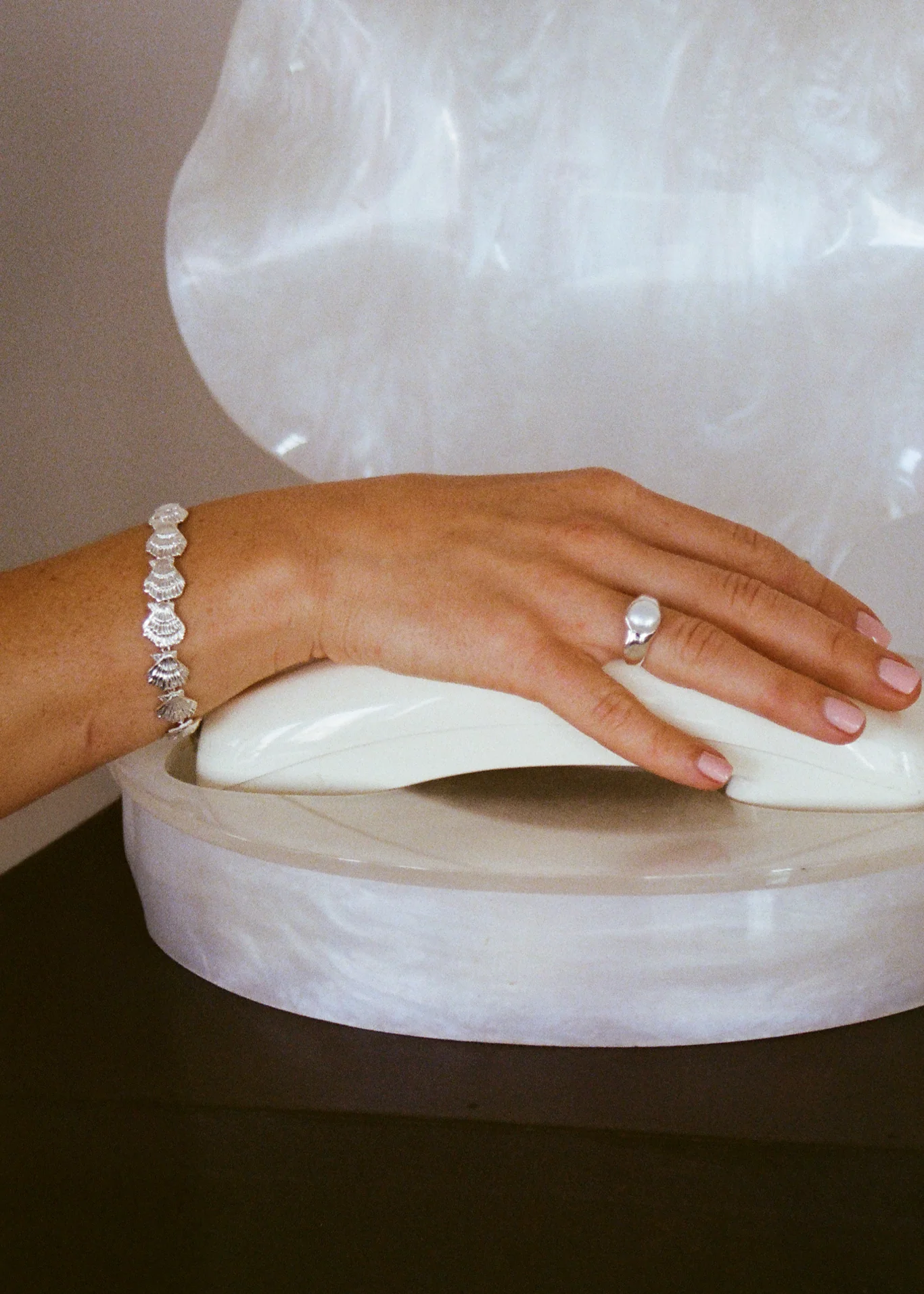 Kinn - Eternity Shell Bracelet Silver - Image 5