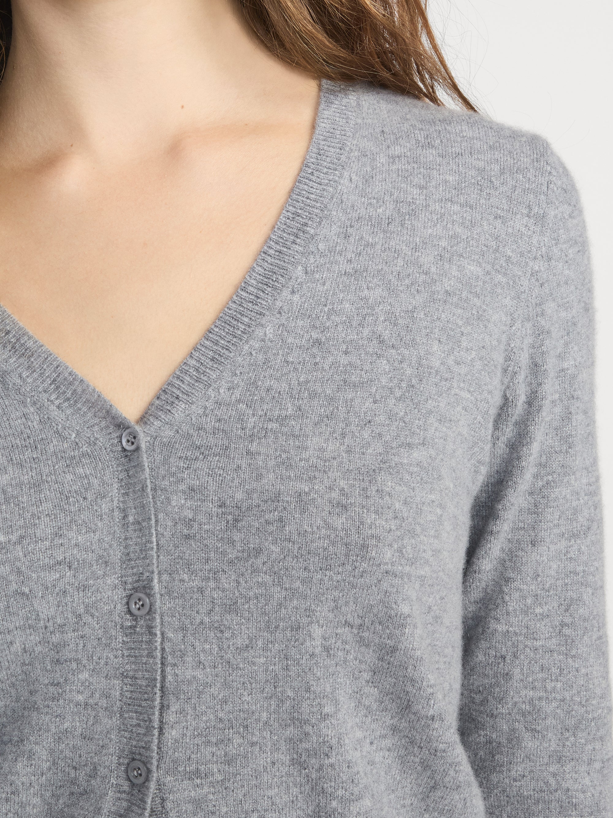 FRAME - The Cashmere V Cardi - Heather Grey - Image 5