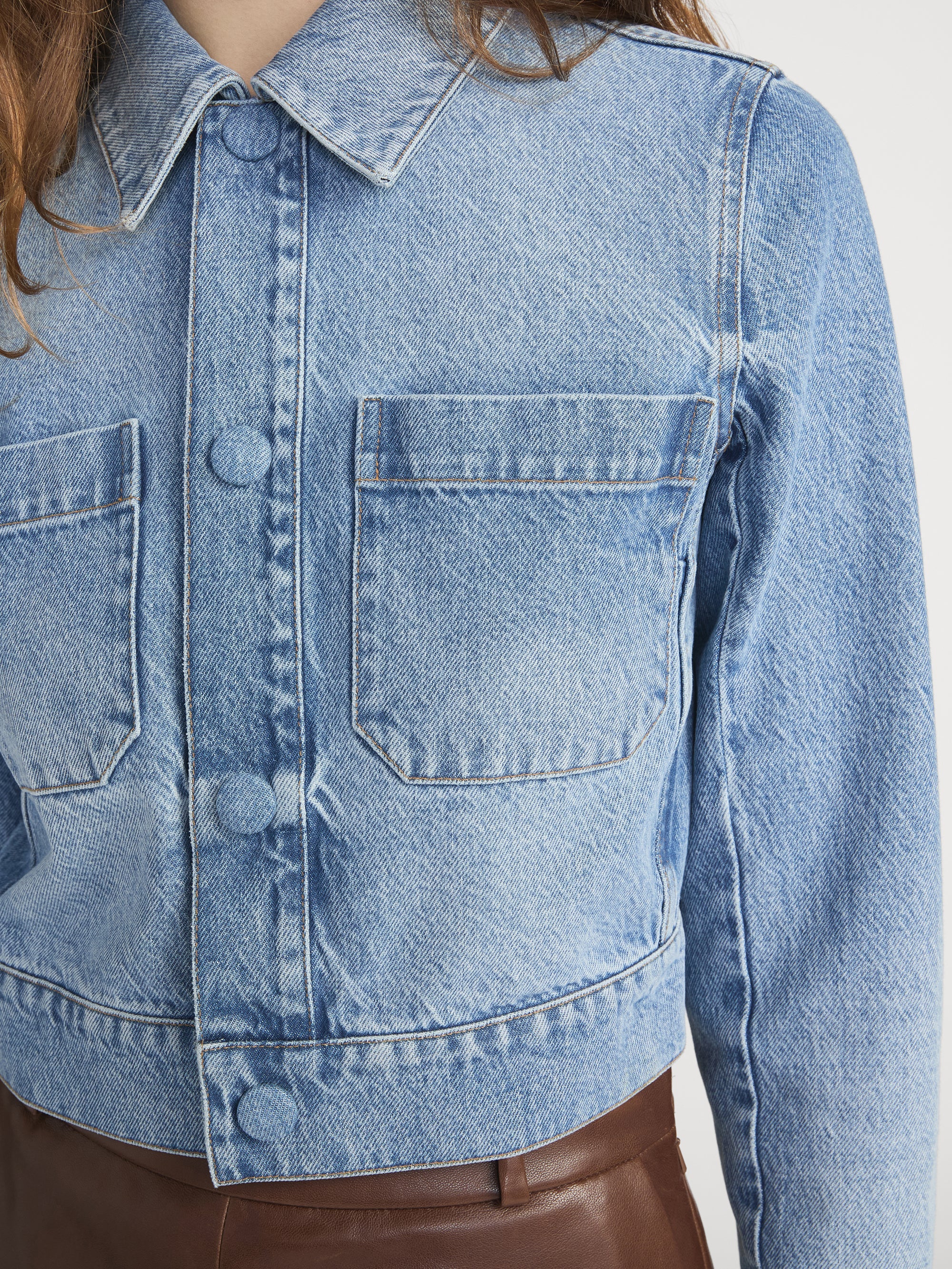 FRAME - The Small Denim Jacket - Image 5