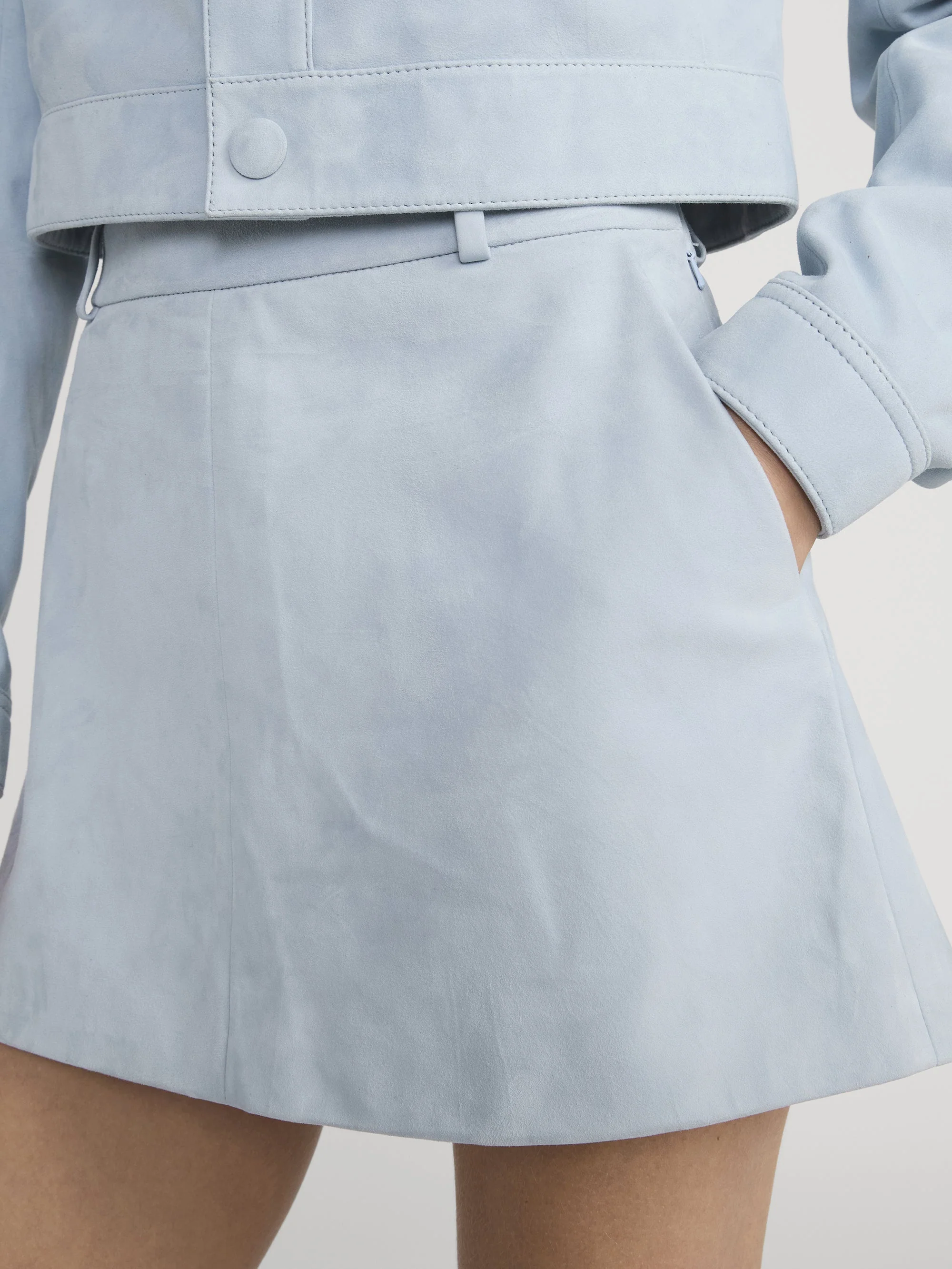 FRAME - The Suede Mini Skirt - Image 4