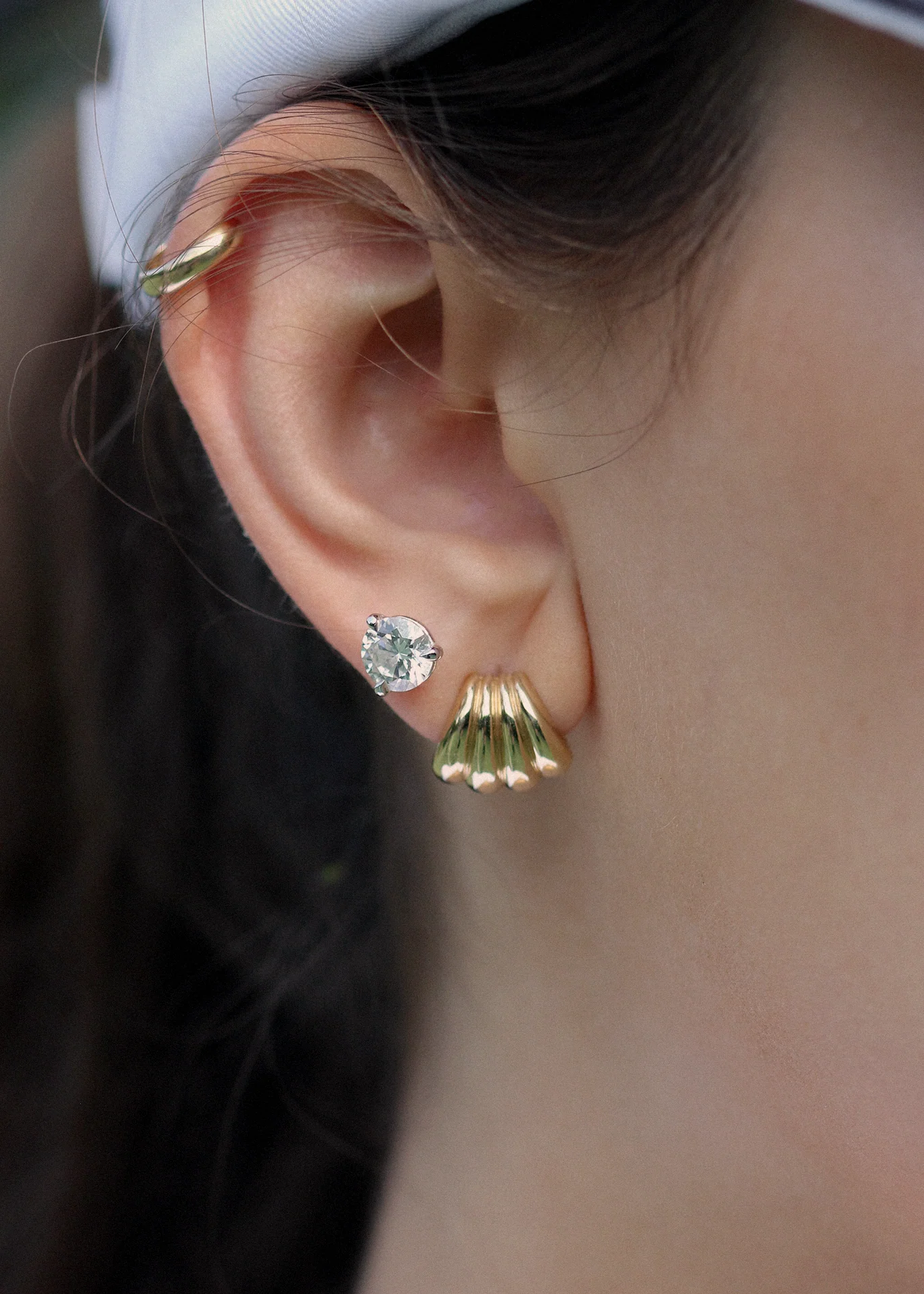 Kinn - Gaia Scallop Earrings Gold - Image 2