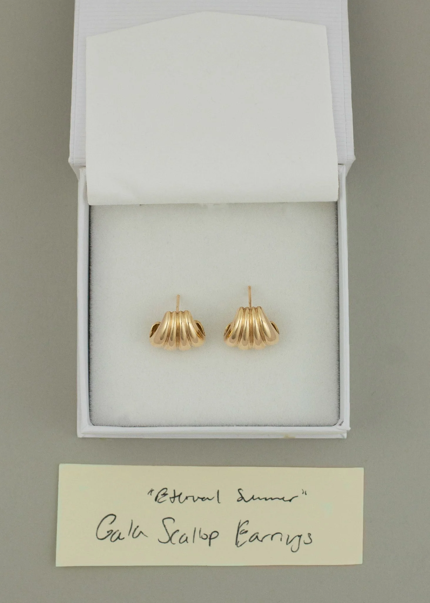 Kinn - Gaia Scallop Earrings Gold - Image 3