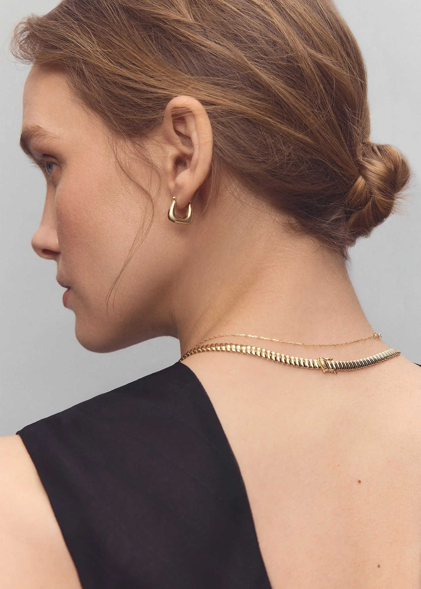 Kinn - Horseshoe Hoop Earrings - Image 4