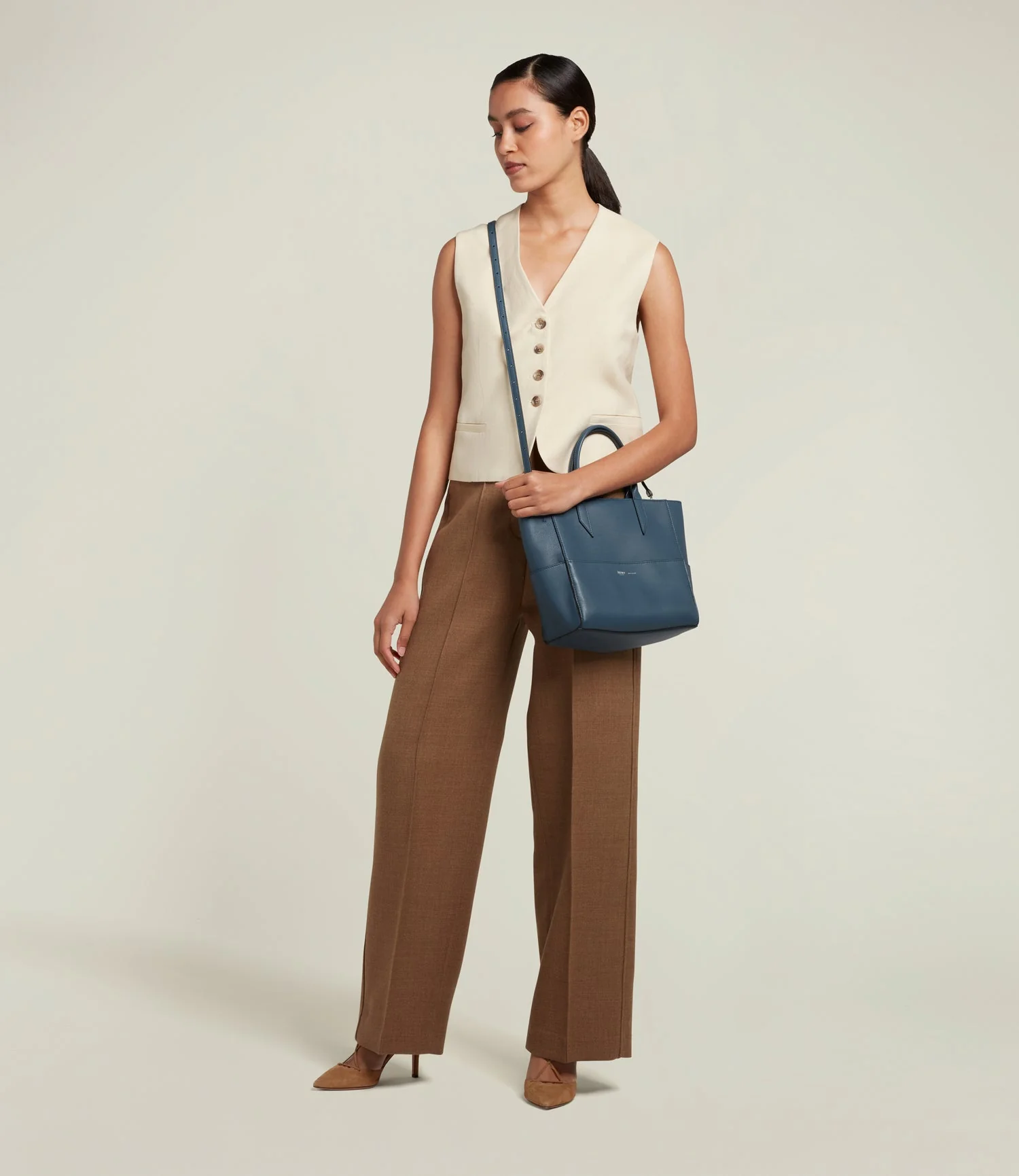 Metier - Incognito Crossbody Cabas Smooth Calfskin Storm - Image 5