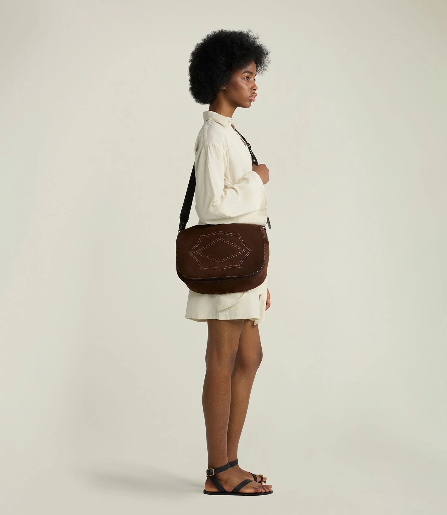 Metier - W INDIANA JONES™ Hunter Messenger Chocolate Suede - Image 4