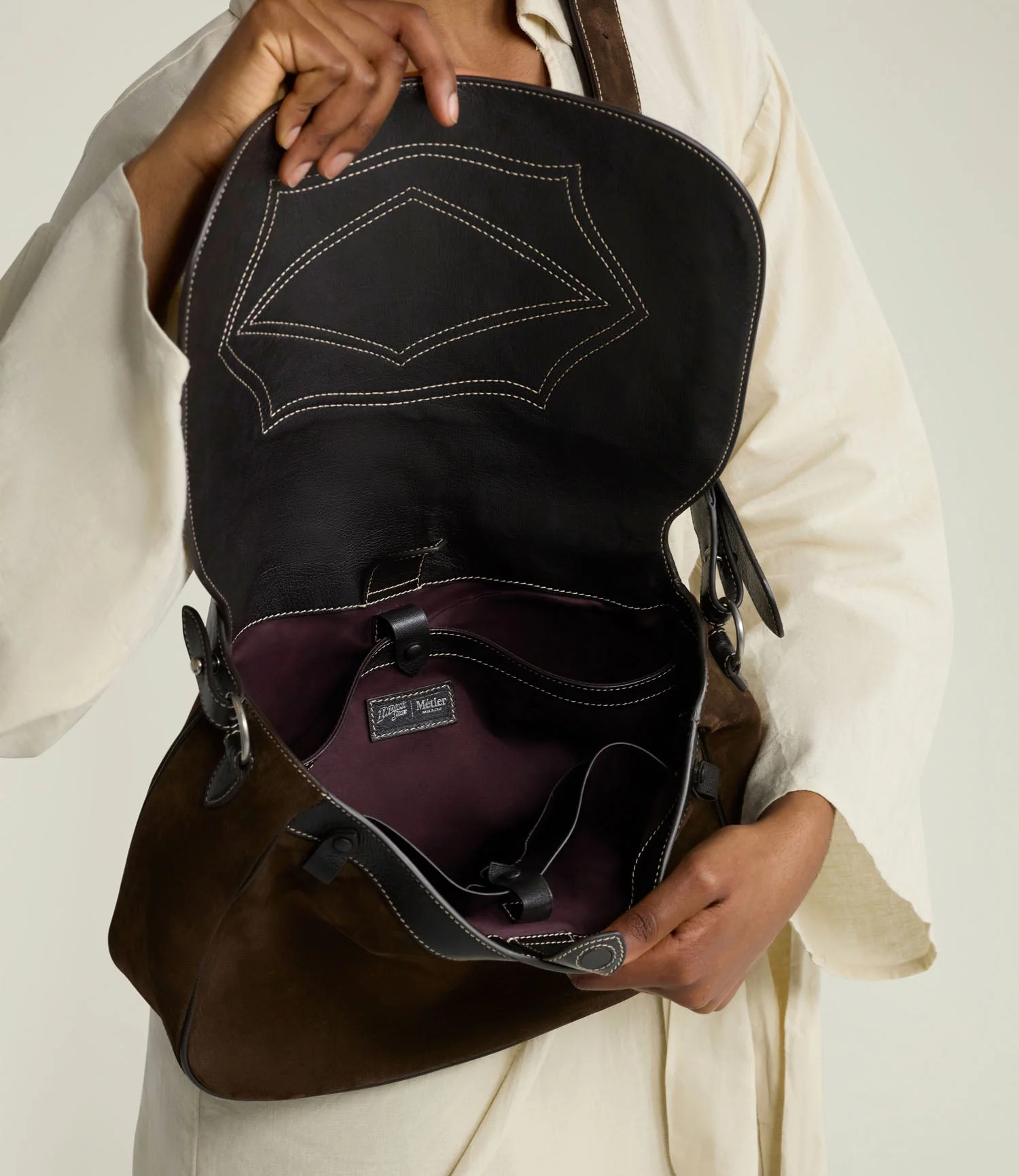 Metier - W INDIANA JONES™ Hunter Messenger Chocolate Suede - Image 6