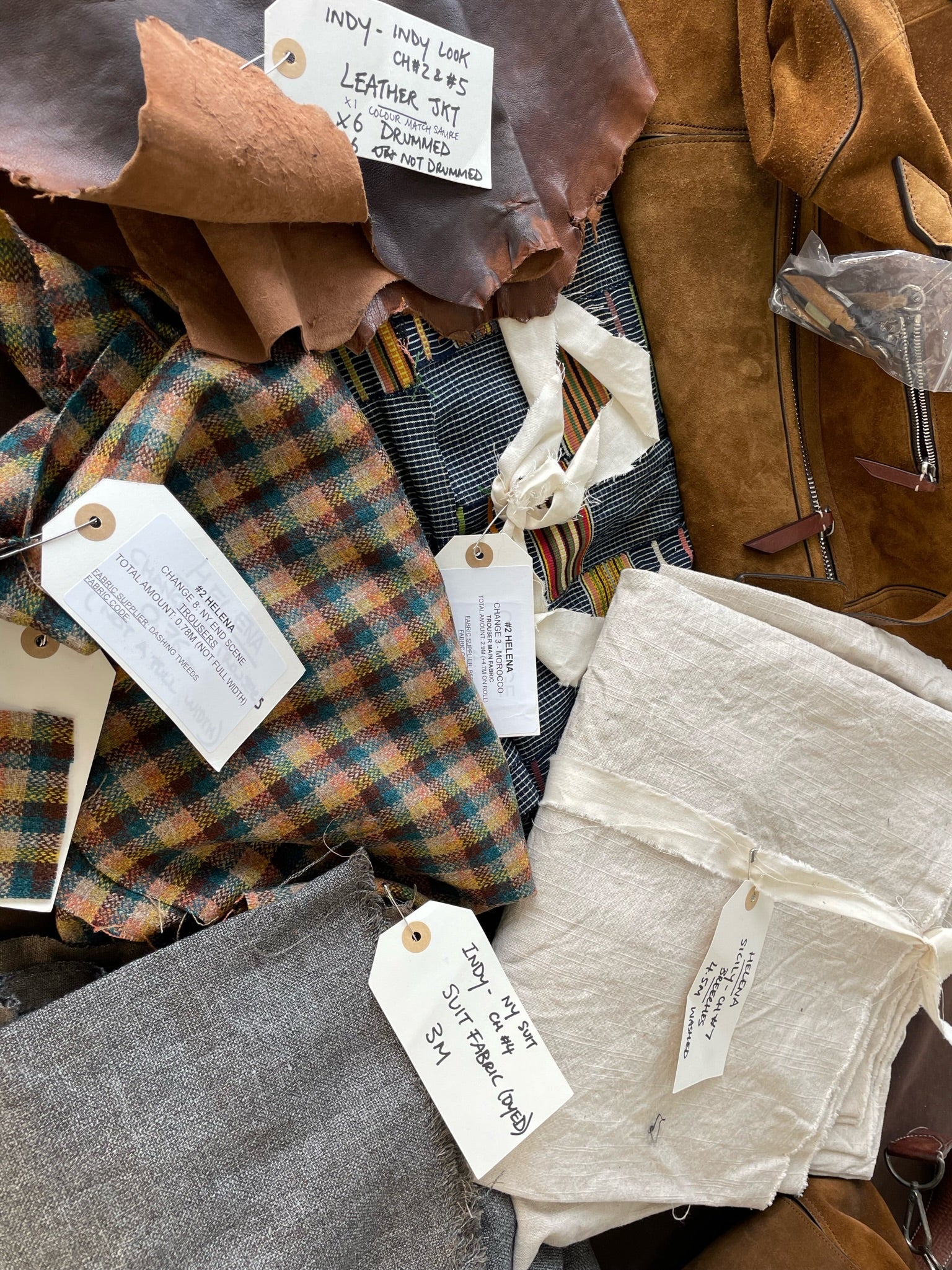 Metier - W INDIANA JONES™ Vagabond Duffle Marrakech Suede - Collector’s Edition 6/10 - Image 10
