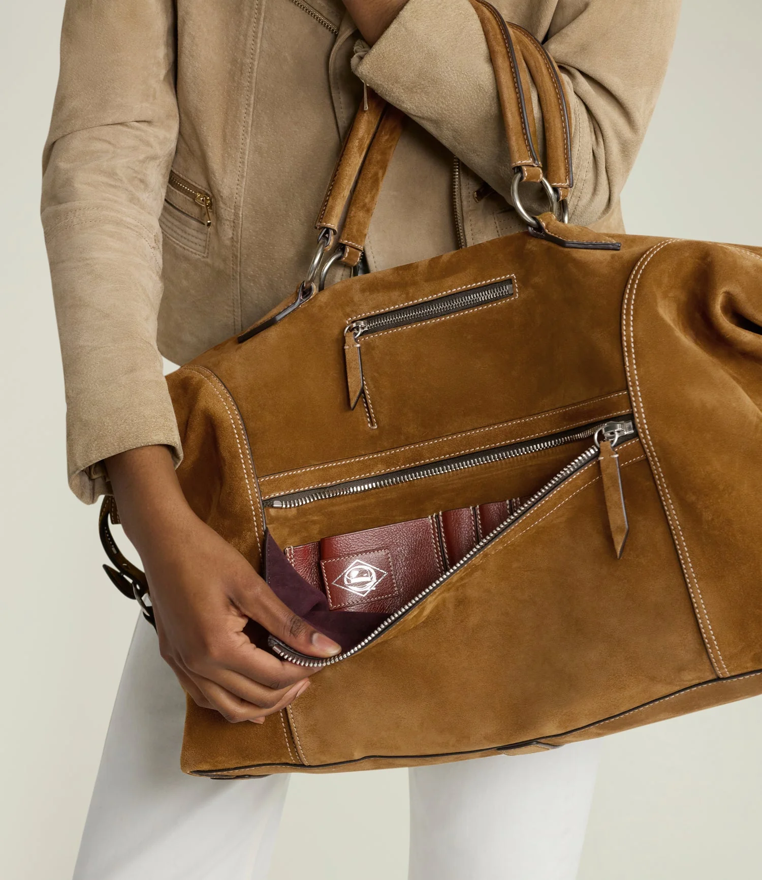 Metier - Main W INDIANA JONES™ Vagabond Duffle Marrakech Suede - Collector’s Edition - Image 8