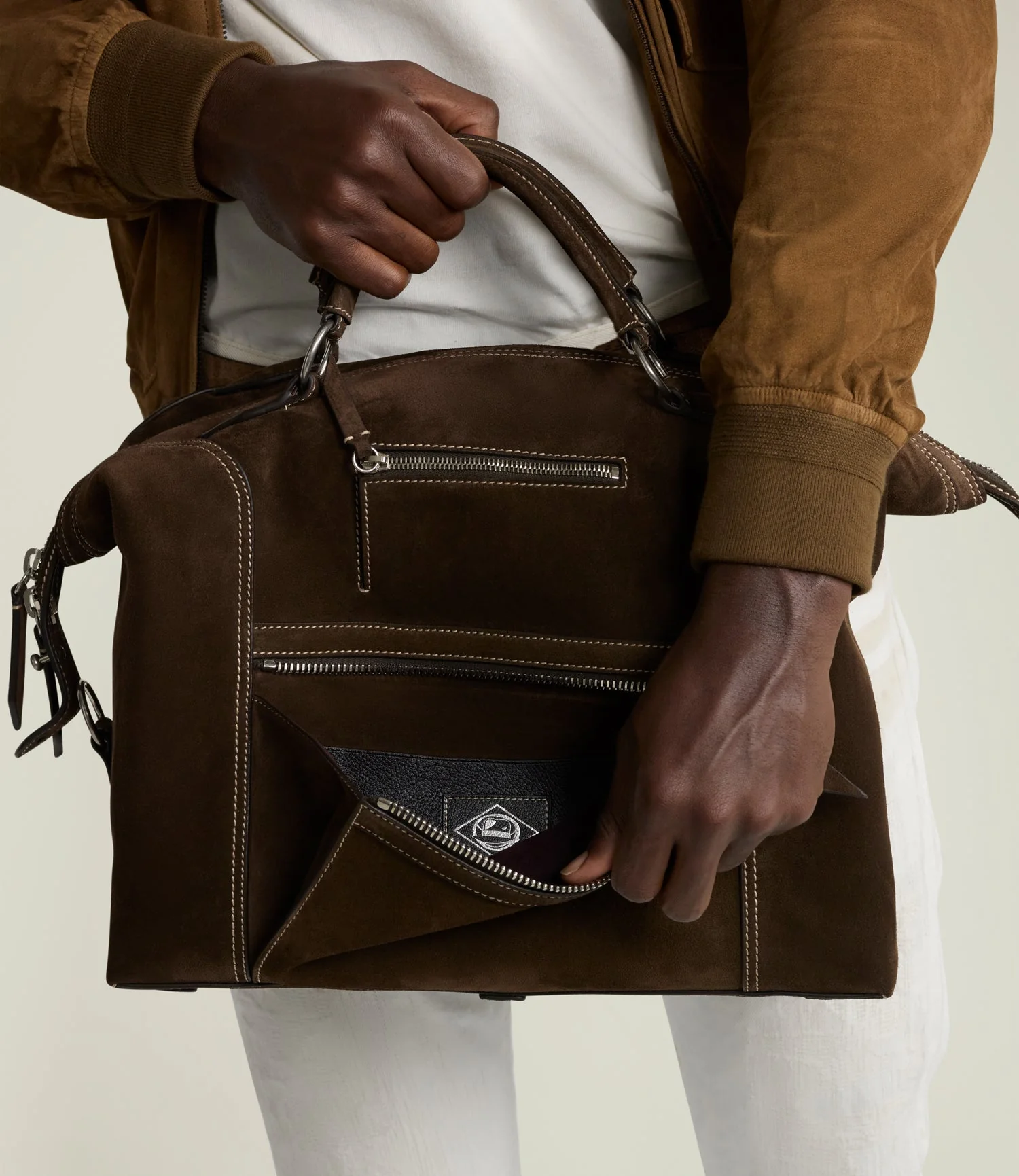 Metier - INDIANA JONES™ Vagabond Messenger Chocolate Suede - Image 9