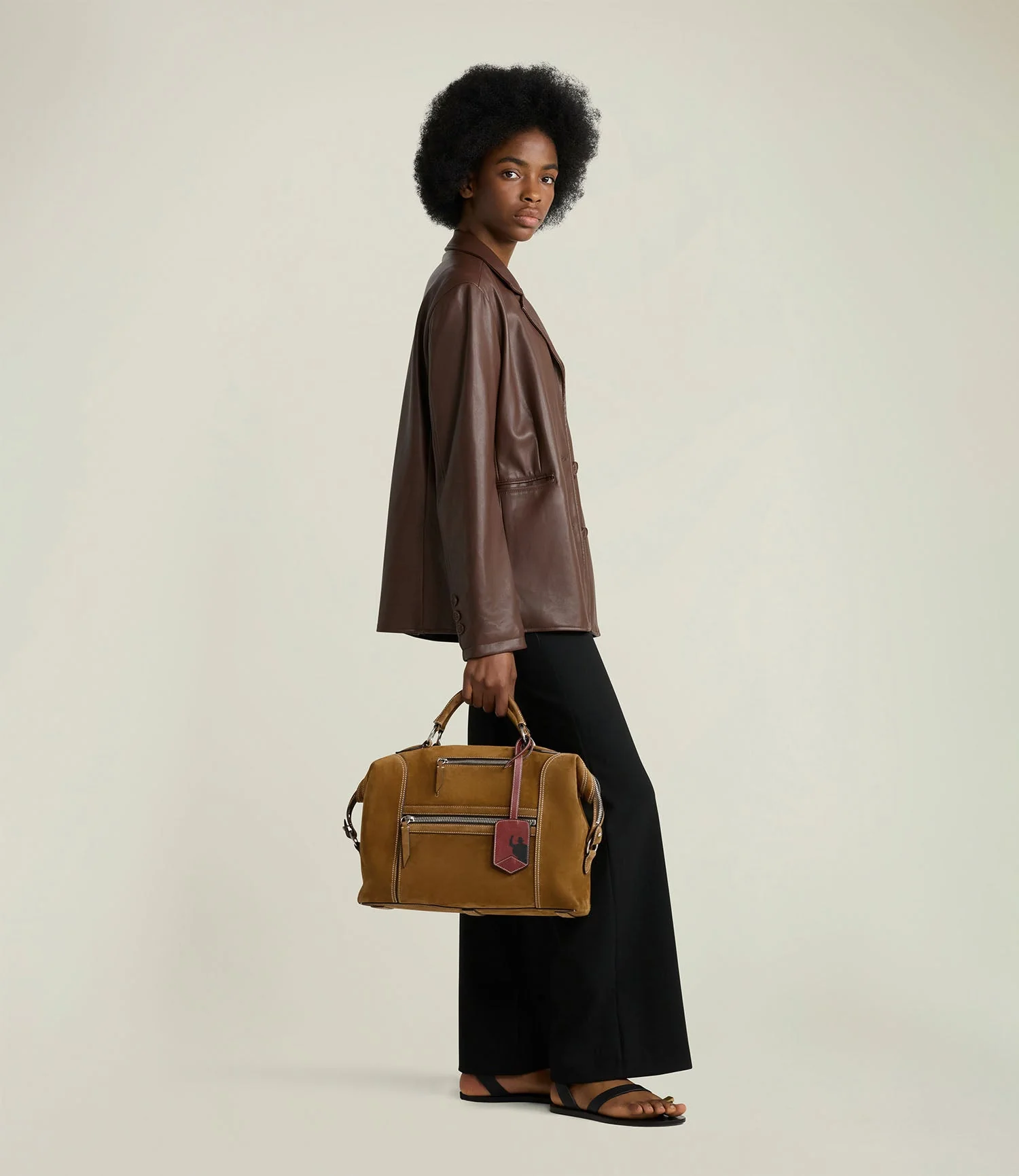 Metier - W INDIANA JONES™ Vagabond Messenger Marrakech Suede - Collector’s Edition 4/10 - Image 9