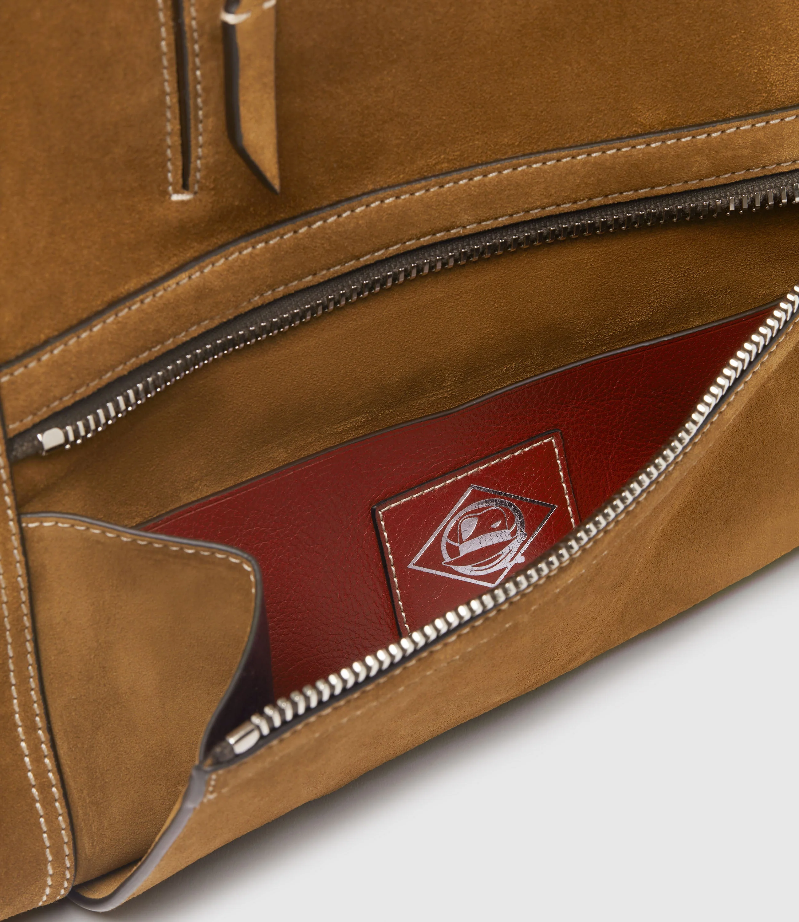 Metier - INDIANA JONES™ Vagabond Messenger Marrakech Suede - Collector’s Edition 3/10 - Image 4