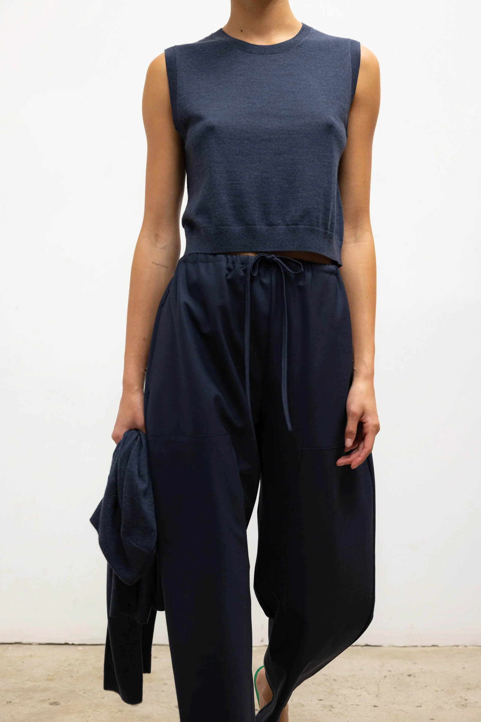 Leset - James Sleeveless Crew - Image 5