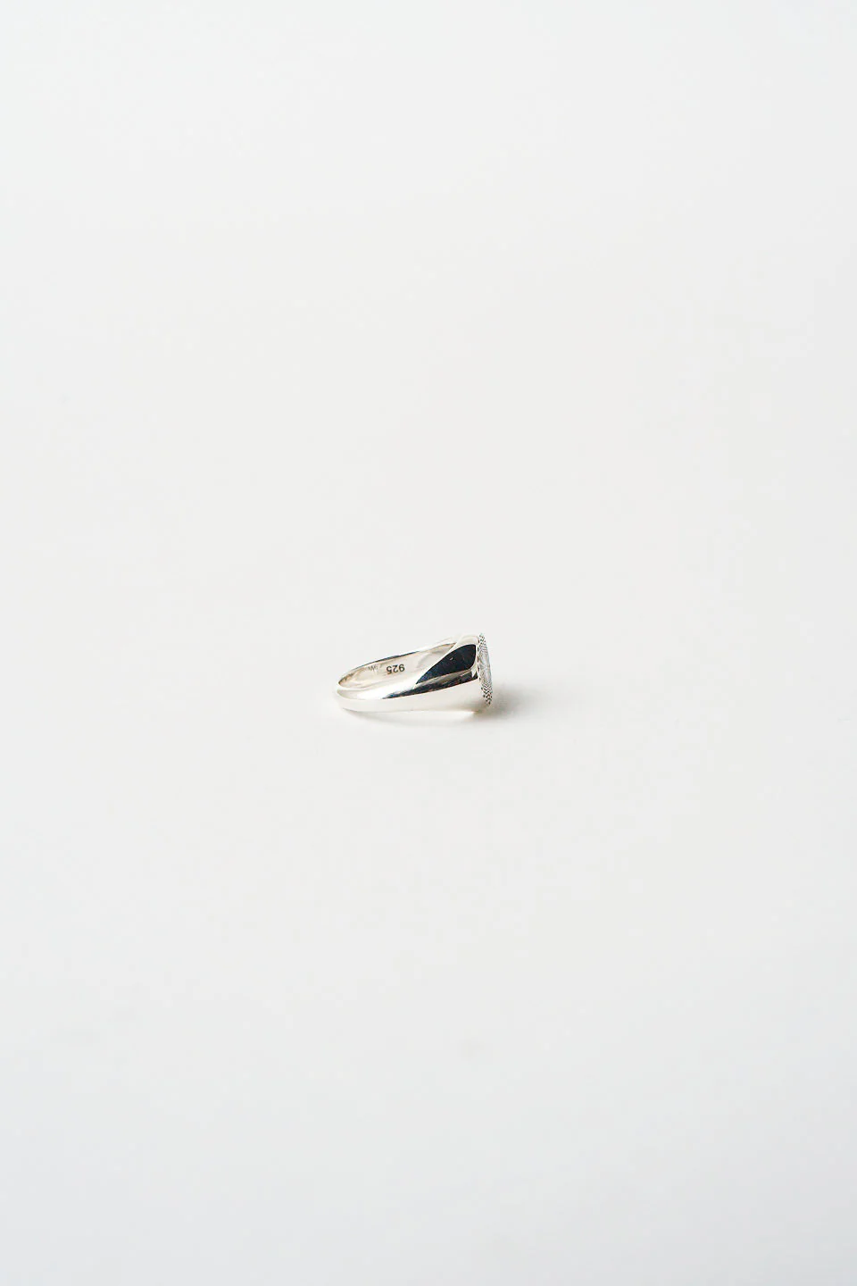 Jamie Haller - The Chaos Sunburst Oval Signet in Sterling Silver - Image 5