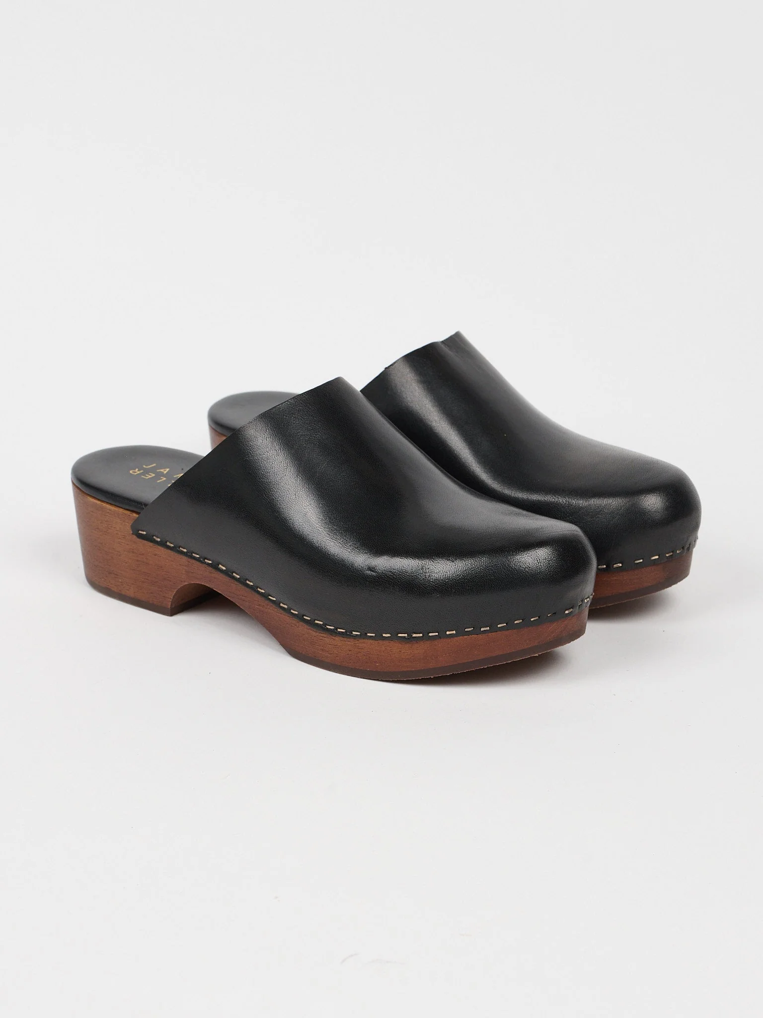 Jamie Haller - The Clog in Black - Image 3